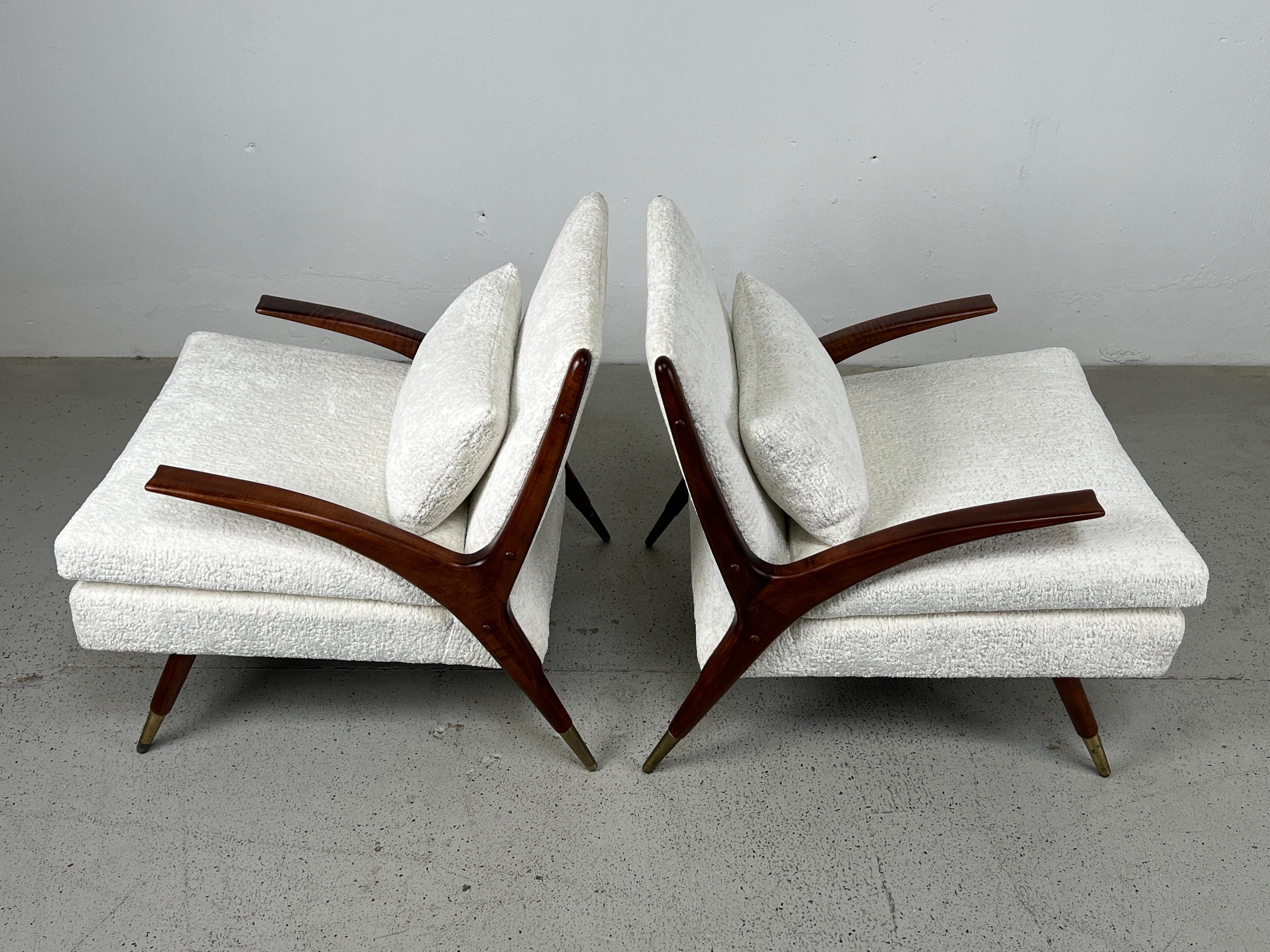 Pair of Lounge Chairs by Karpen of California For Sale 7