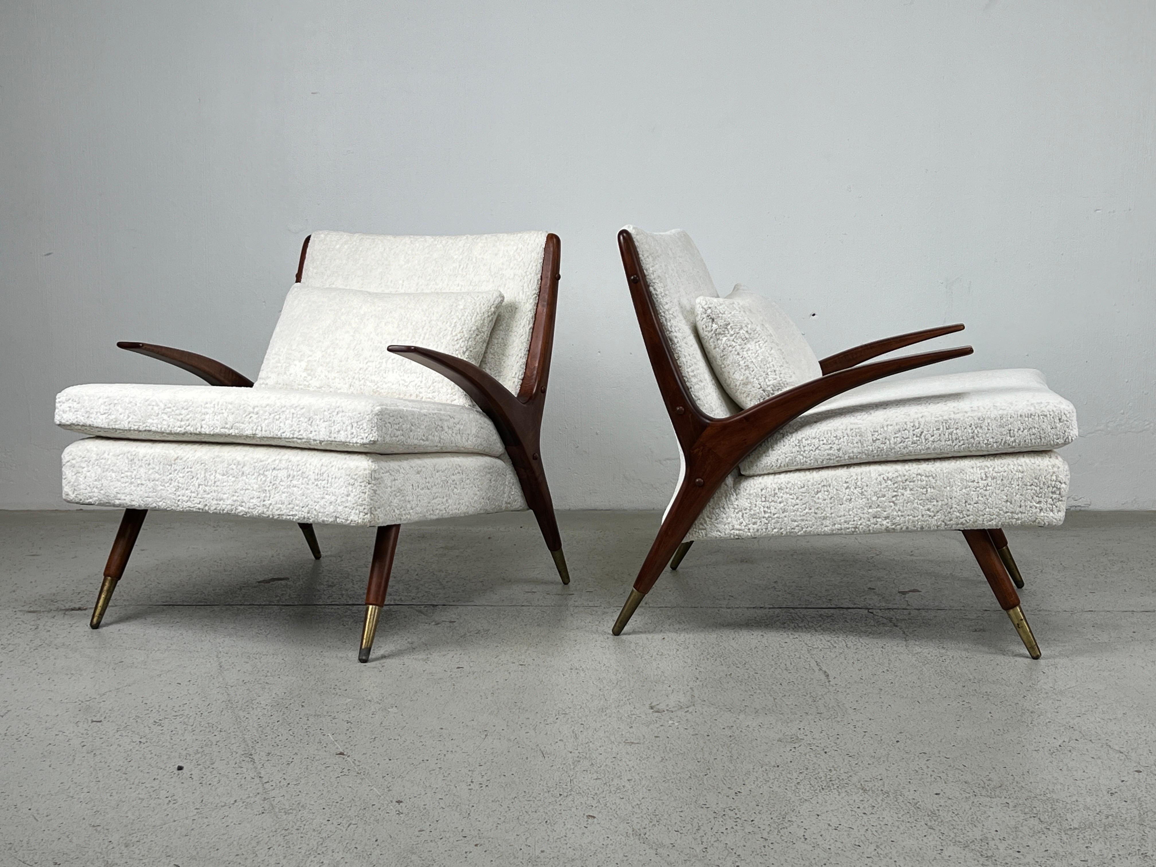 Pair of Lounge Chairs by Karpen of California For Sale 2