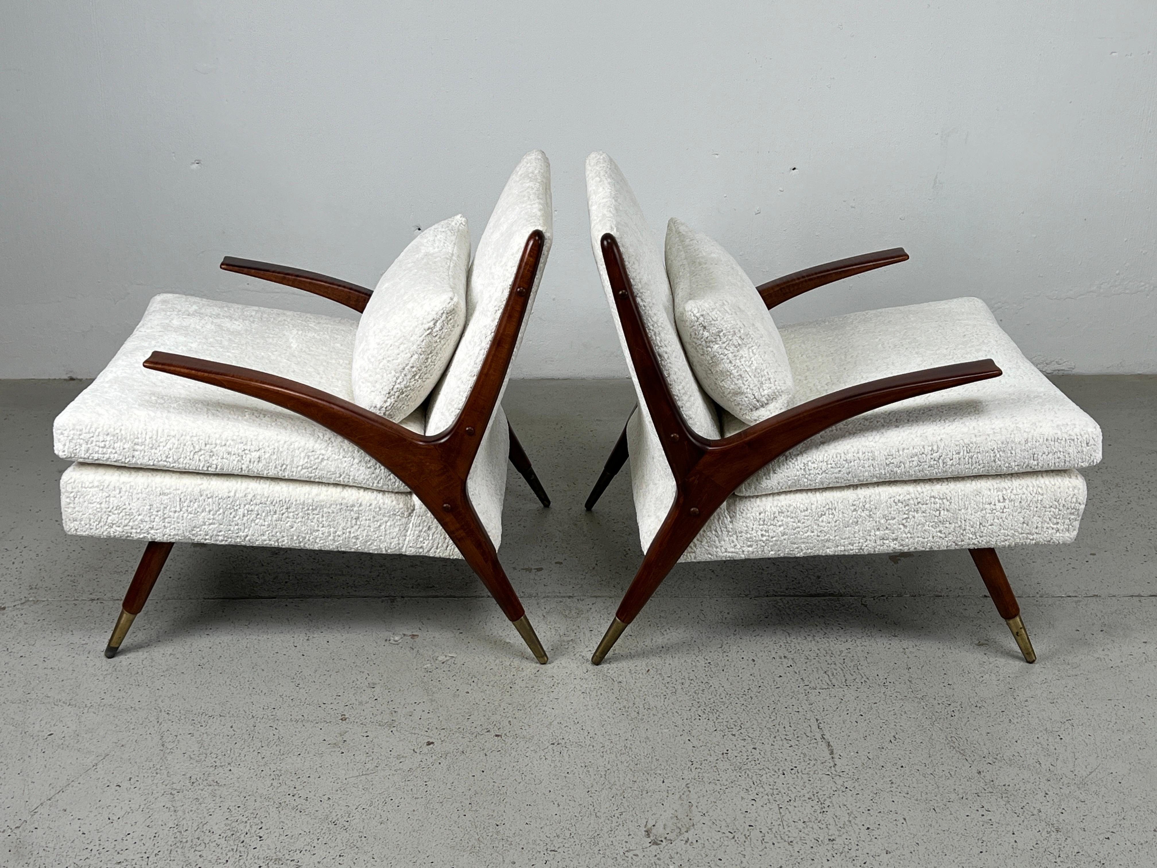 Pair of Lounge Chairs by Karpen of California For Sale 4