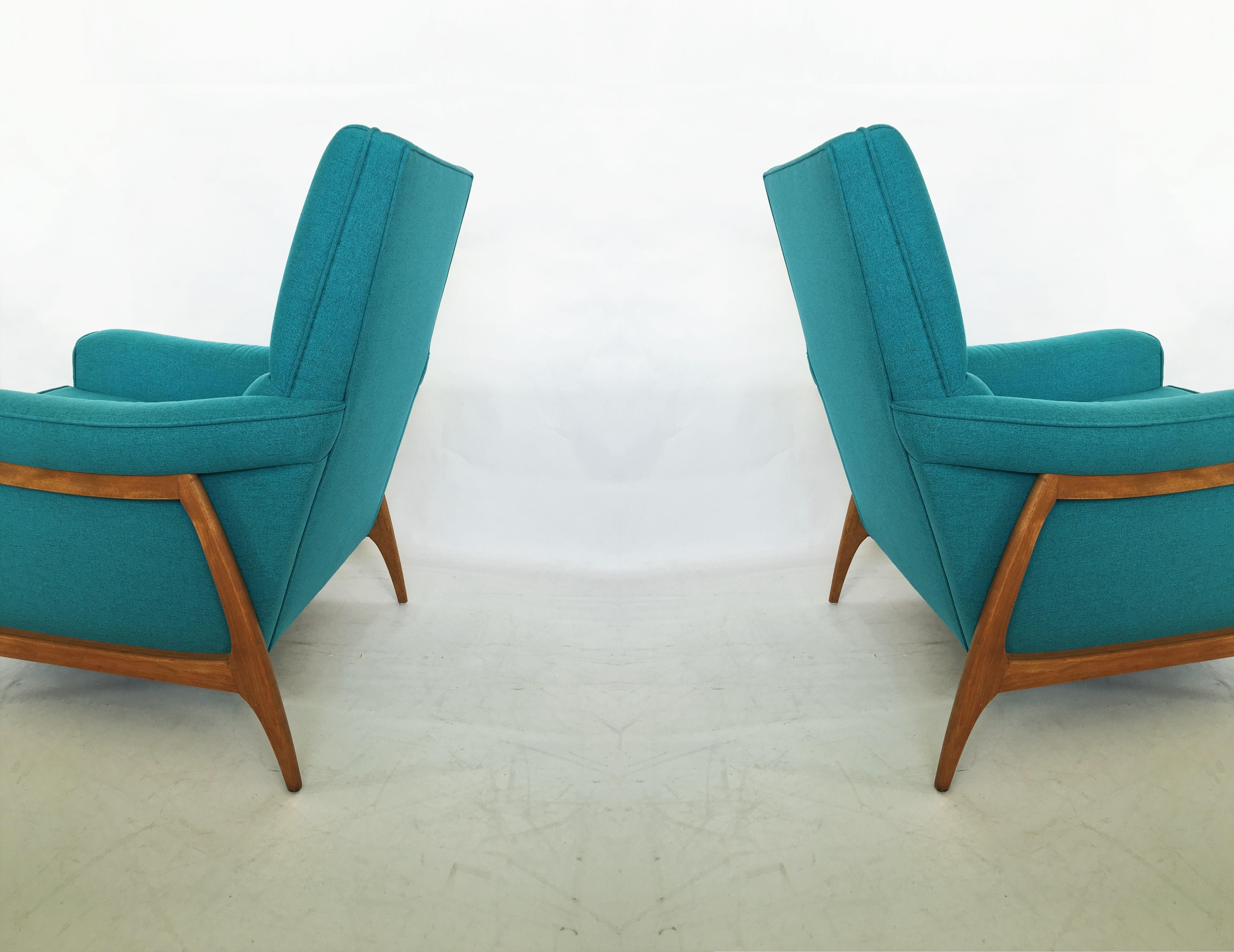 American Pair of Lounge Chairs by Kroehler For Sale