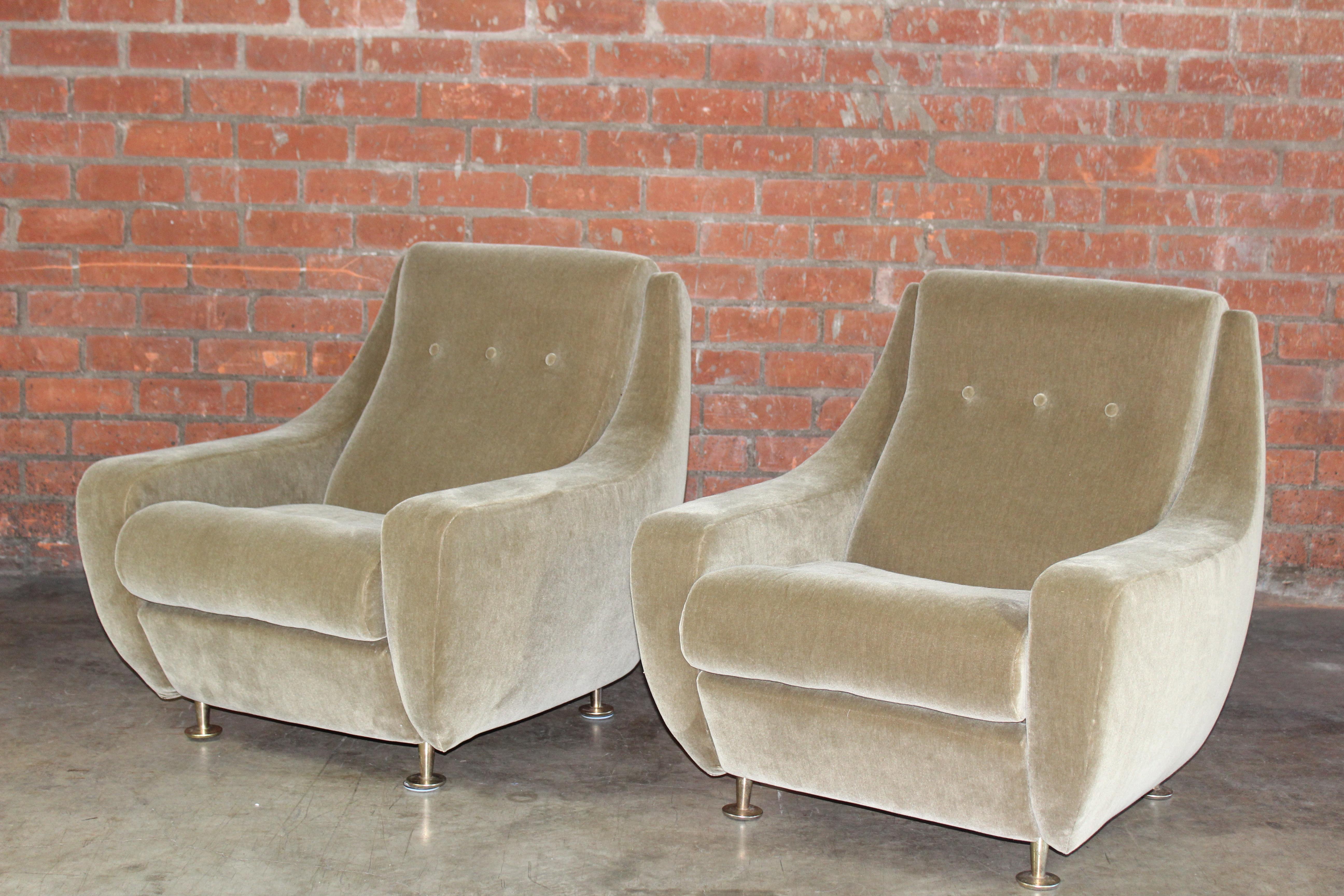 Lovely pair of vintage oversized lounge chairs in the style of Italian designer Marco Zanuso, made in Italy in the 1960s. The pair have been reupholstered in a wonderful and luxurious Italian wool mohair in olive green. The feet on the chairs are