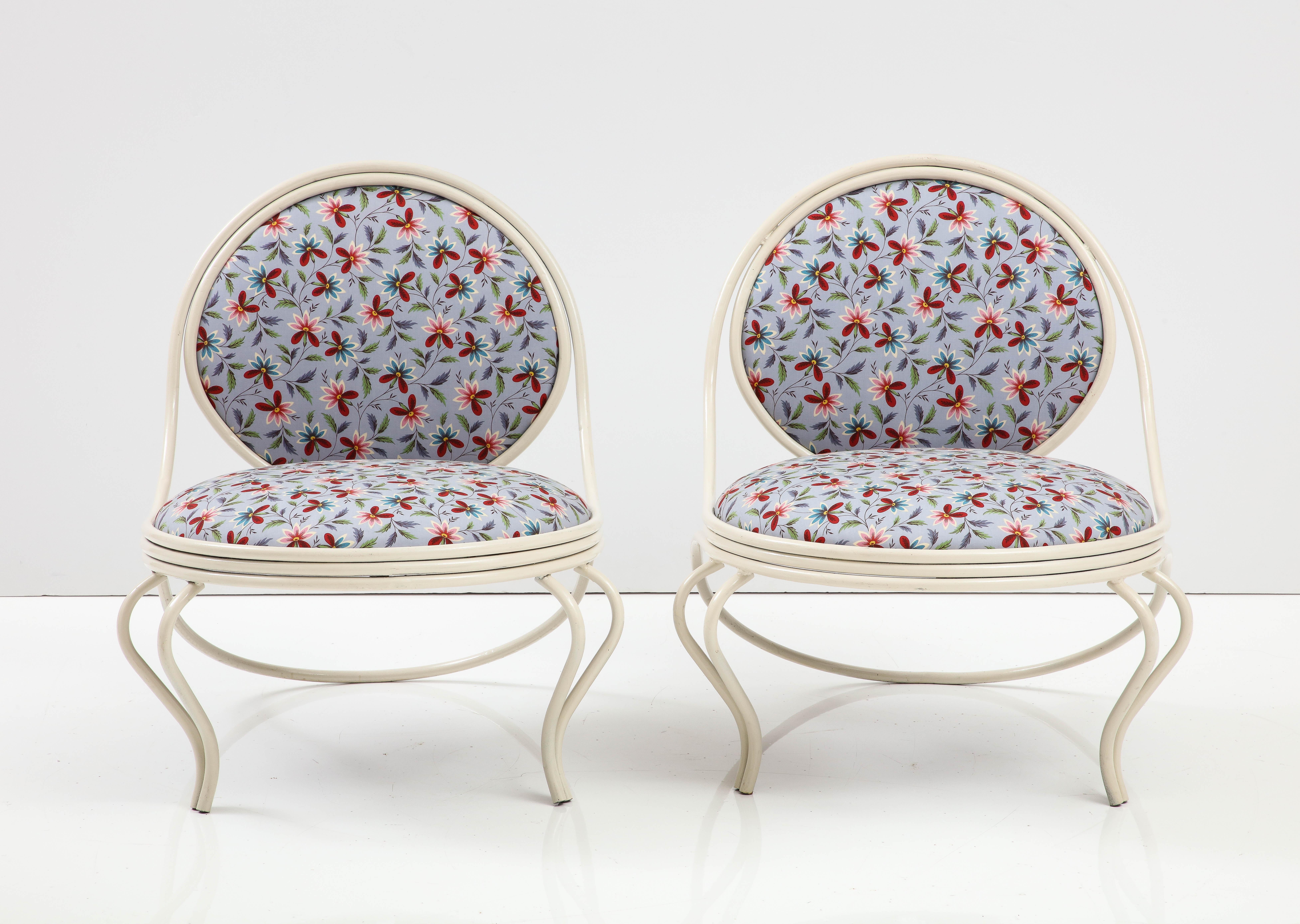 Tissu d'ameublement Paire de chaises longues de Mathieu Matégot, France, milieu du 20e siècle en vente
