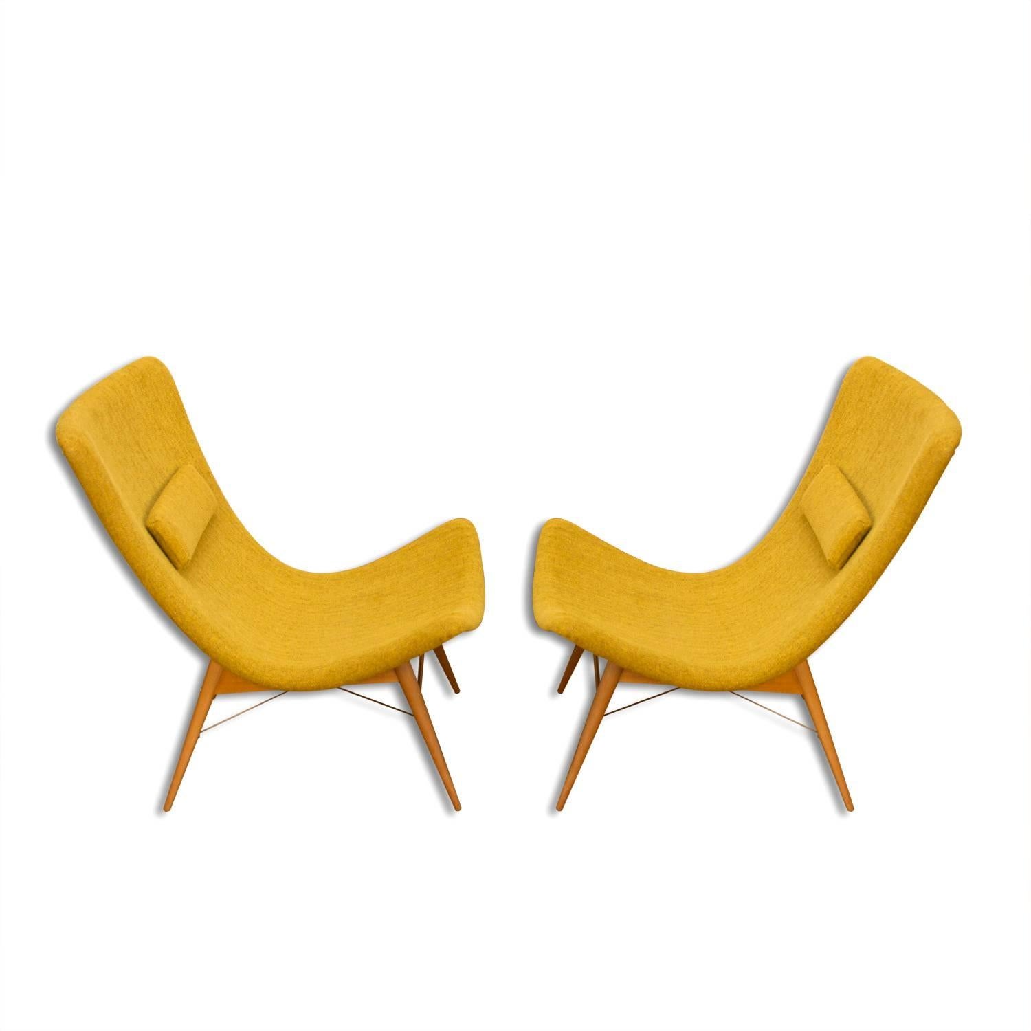 This pair of simple lounge chairs was designed in 1959 by Miroslav Navratil and produced by Ceský nábytek for the Trienalle in Milano. The seats are made of plastic laminate and have been professionally restored. They have been reupholstered and