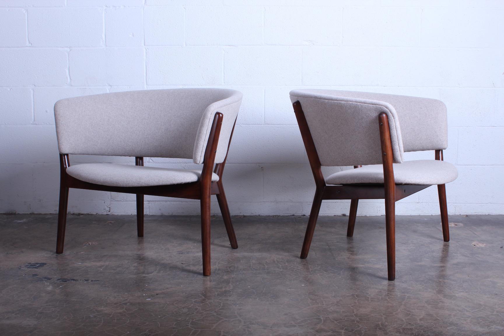 A pair of lounge chairs designed by Nanna Ditzel.