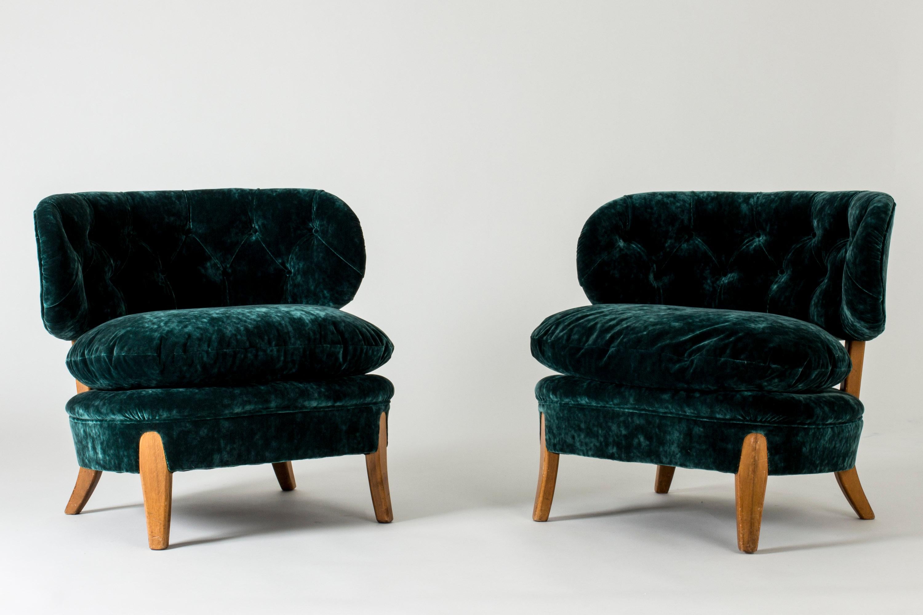 Pair of beautiful lounge chairs by Otto Schulz, upholstered with luxurious dark green velvet. Loose cushions. Generous, elegant design, great comfort.