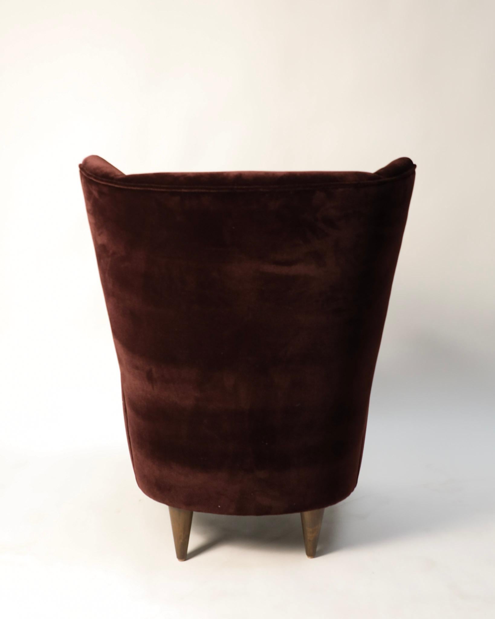 Italian Pair of Lounge Chairs by Paolo Buffa