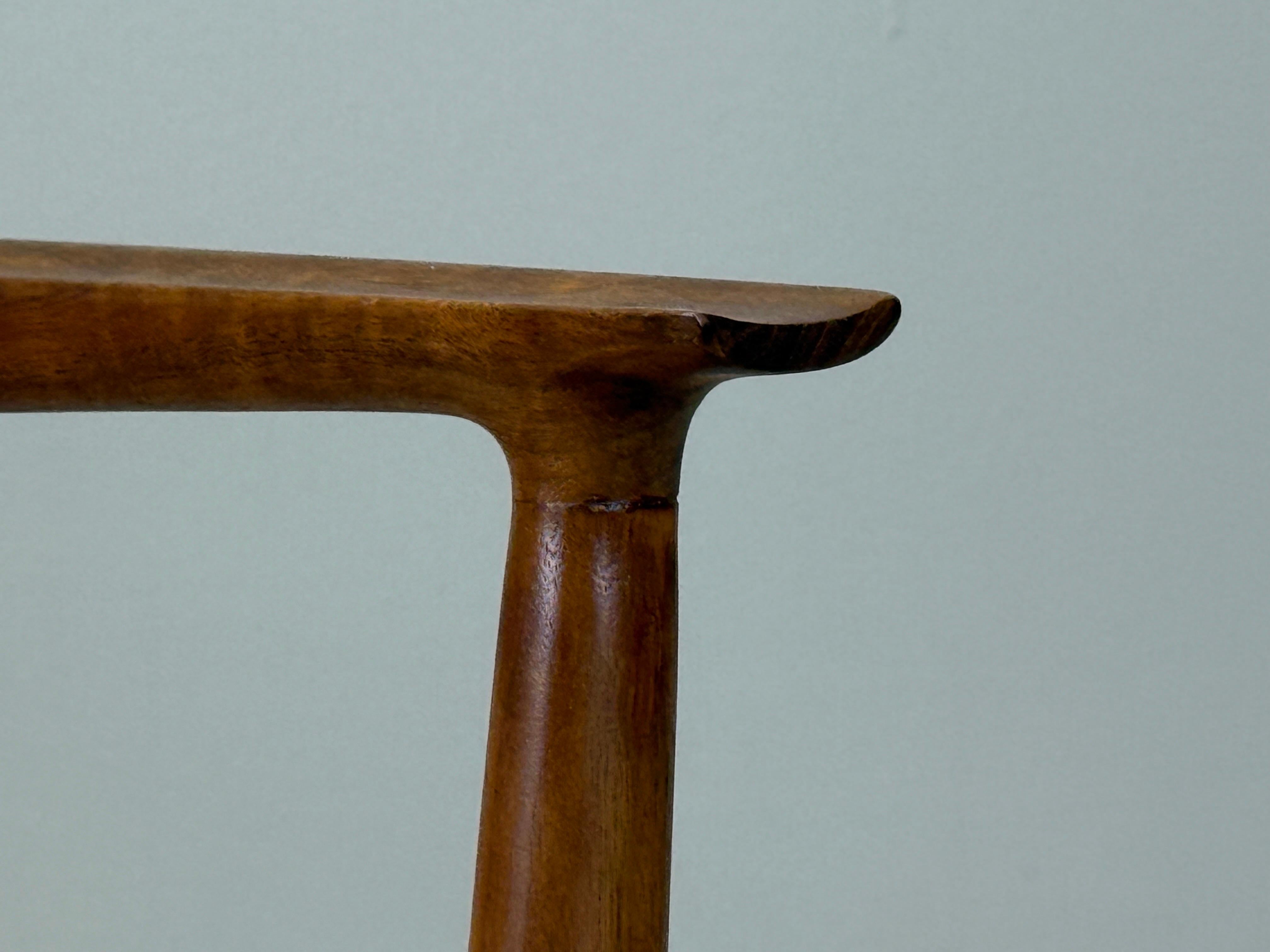 Paire de chaises longues en noyer conçues par Paul McCobb. Entièrement restauré. 