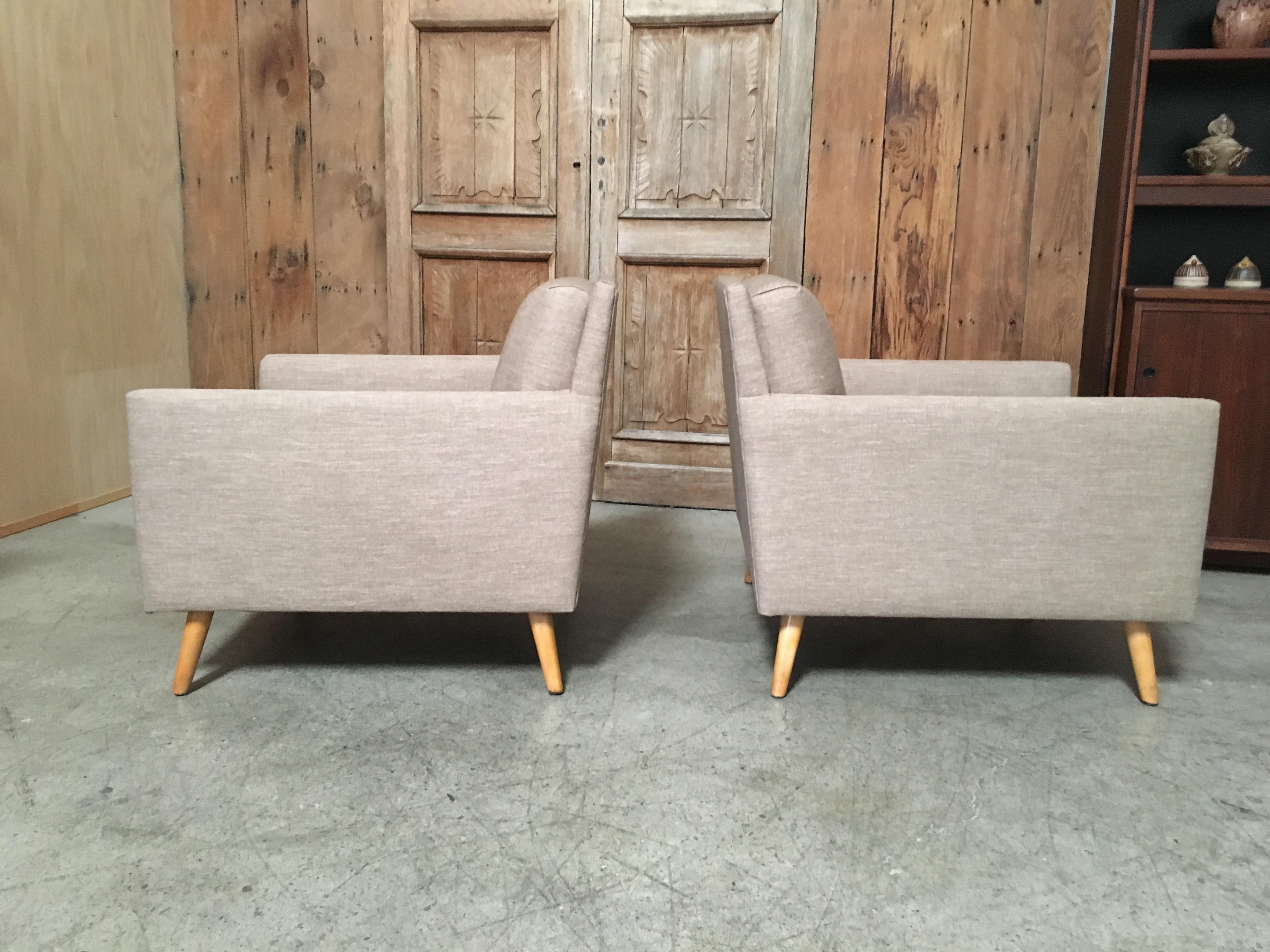Mid-Century Modern Pair of Lounge Chairs by Paul McCobb