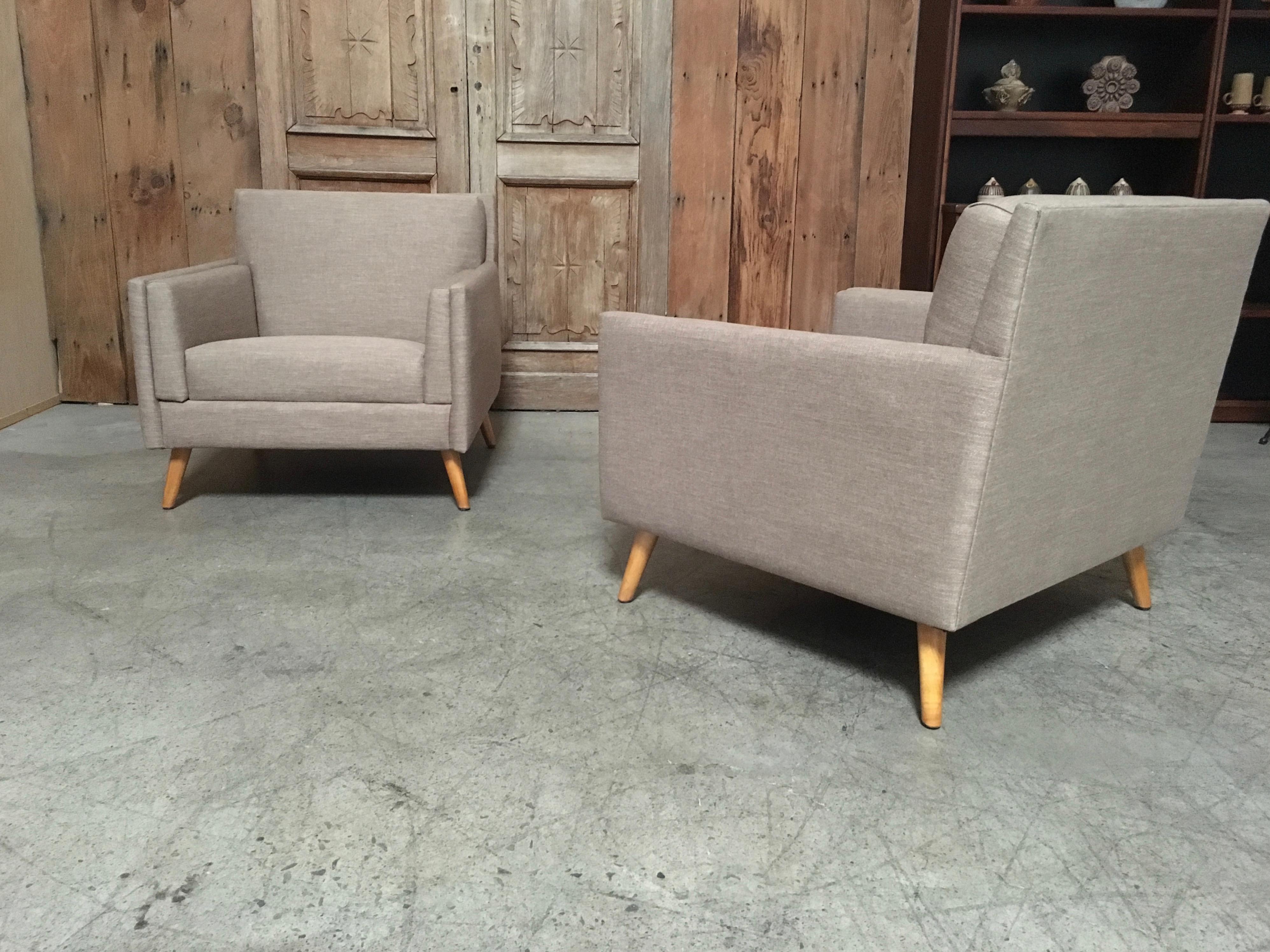 20th Century Pair of Lounge Chairs by Paul McCobb