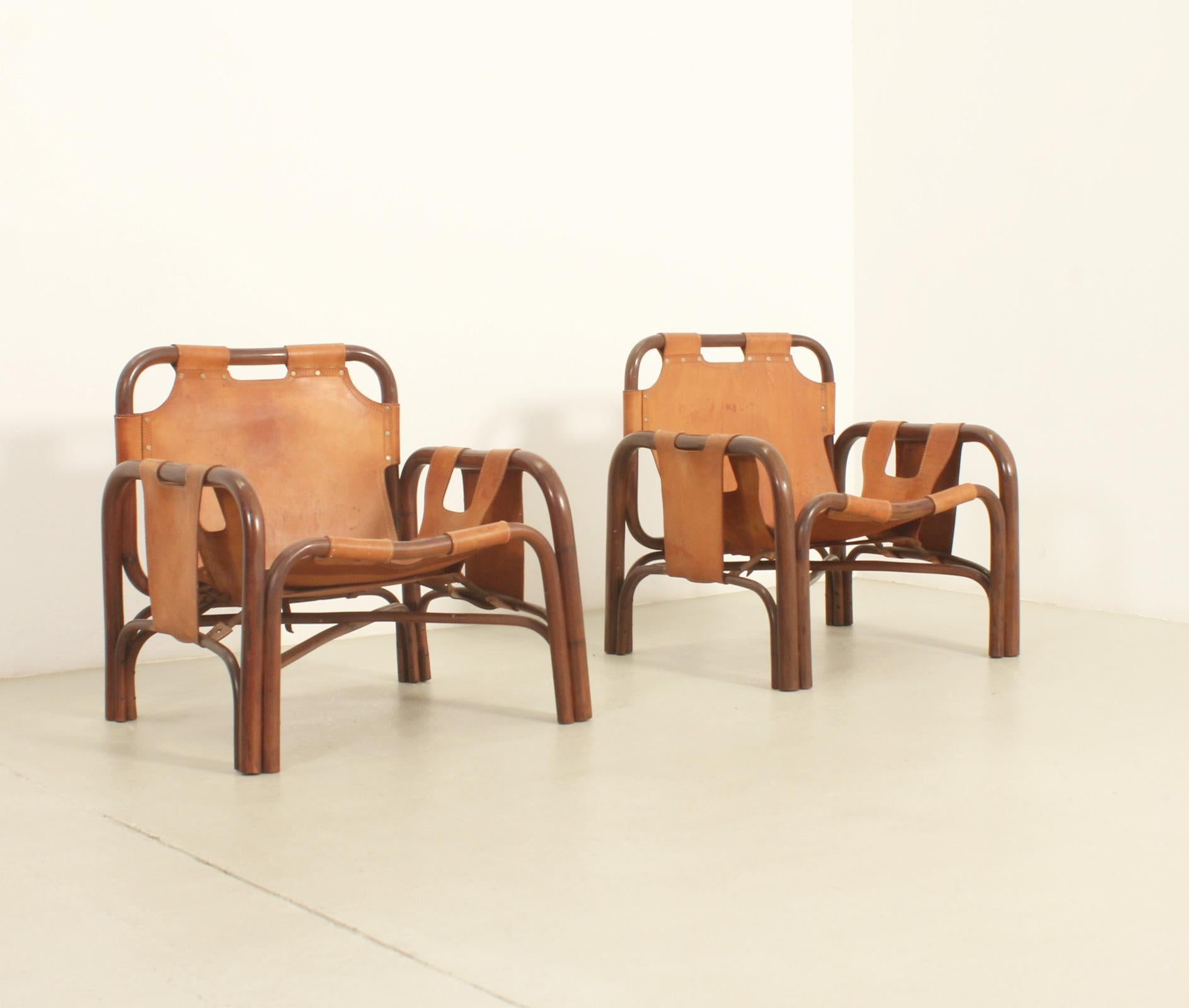 Paar Loungesessel von Tito Agnoli für Bonacina, Italien, 1960er Jahre (Moderne der Mitte des Jahrhunderts) im Angebot
