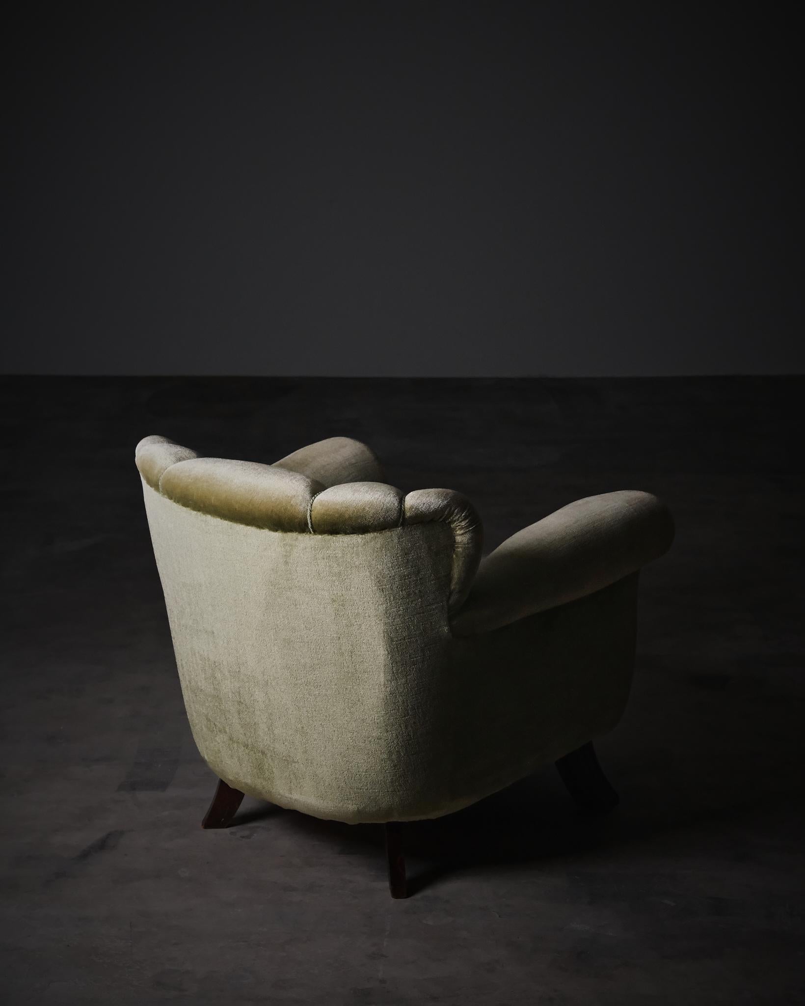 Paire de chaises longues d'un designer inconnu, Suède, années 1940 État moyen - En vente à Eskilstuna, SE