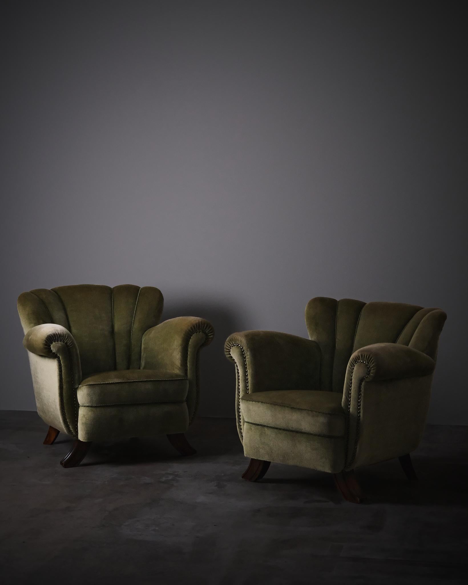 Paire de chaises longues d'un designer inconnu, Suède, années 1940 en vente 2