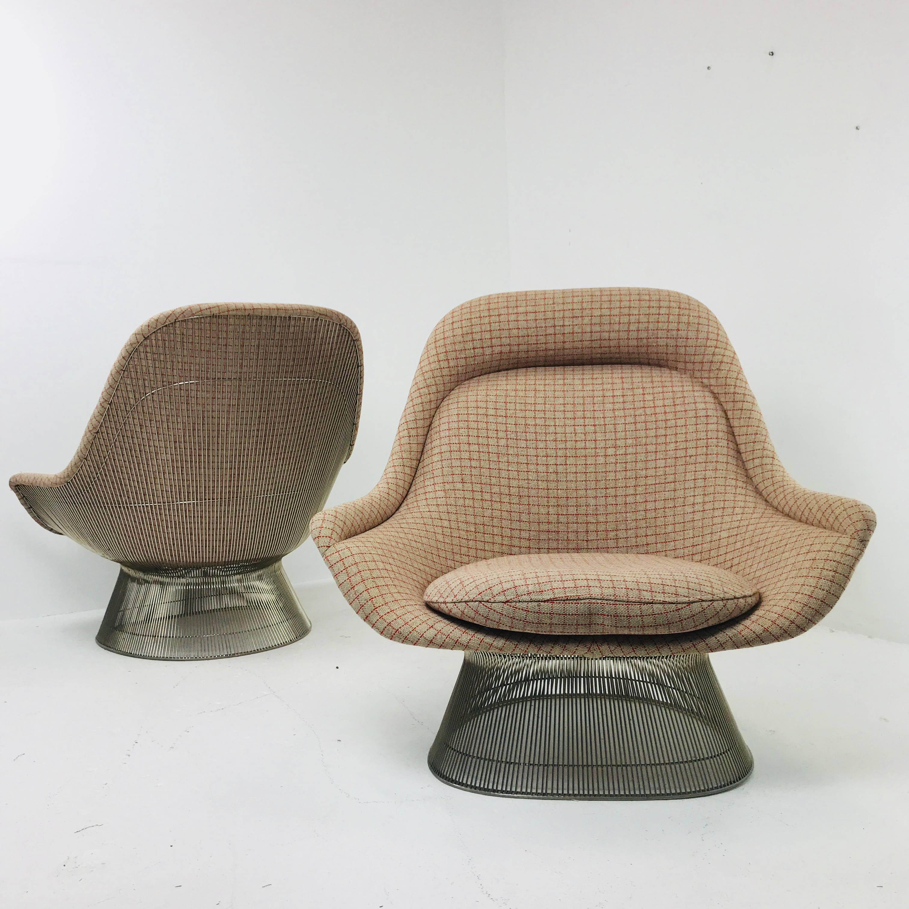 Pair of lounge chairs by Warren Platner. Lounge chairs are in good vintage condition with minimal wear due to age and use.

Dimensions:
42