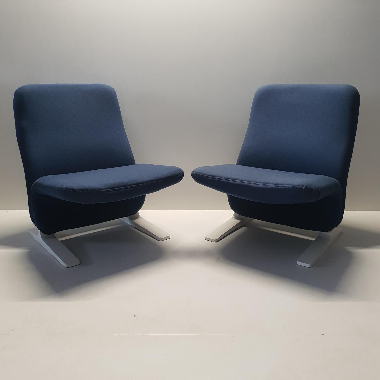 Pair of lounge chairs model Concorde F780 by Pierre Paulin for Artifort (marked), 1960s.
With the original Kvadrat upholstery.
 