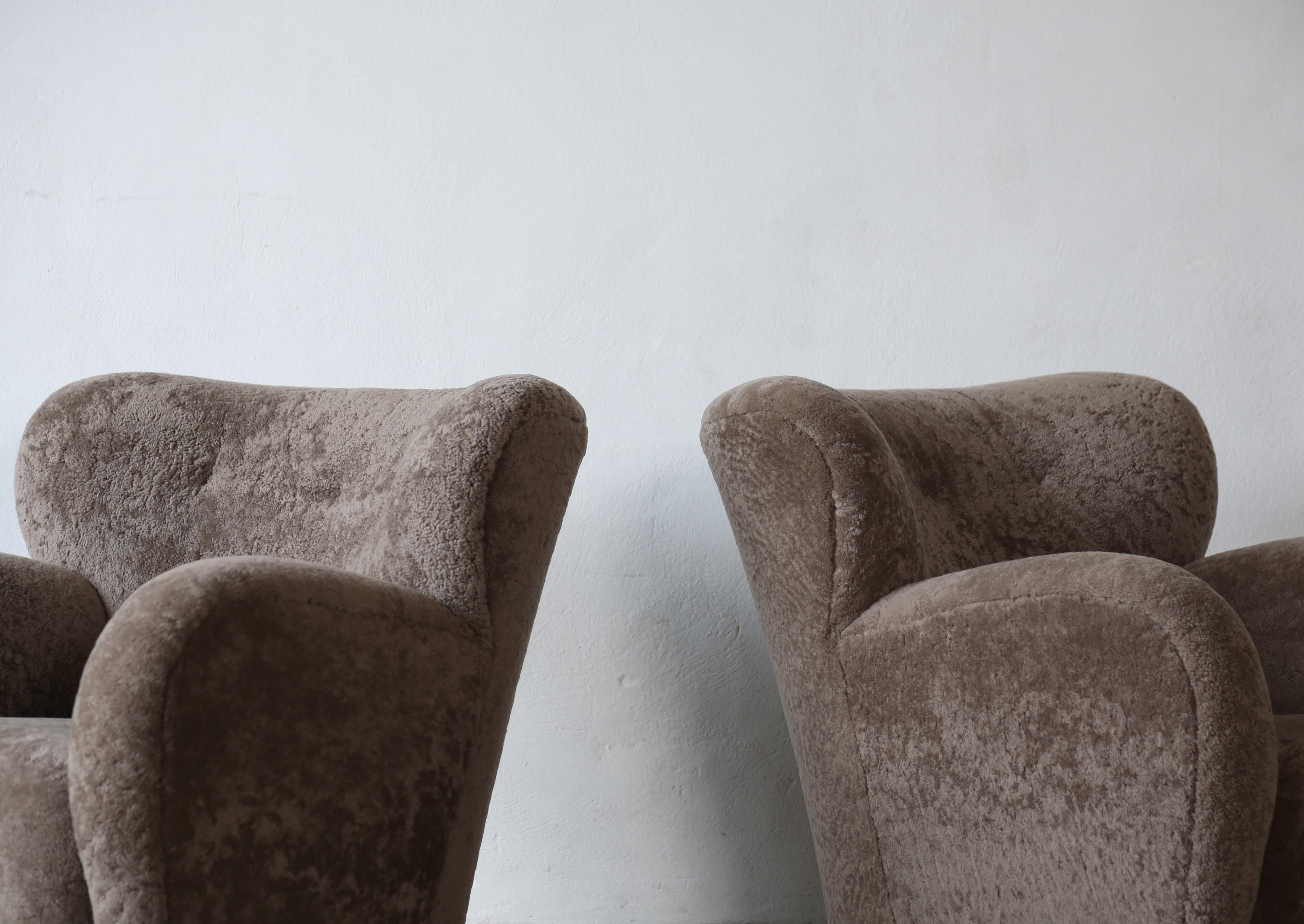 Pair of Lounge Chairs, Denmark, 1950s, Newly Upholstered in Sheepskin In Good Condition For Sale In London, GB