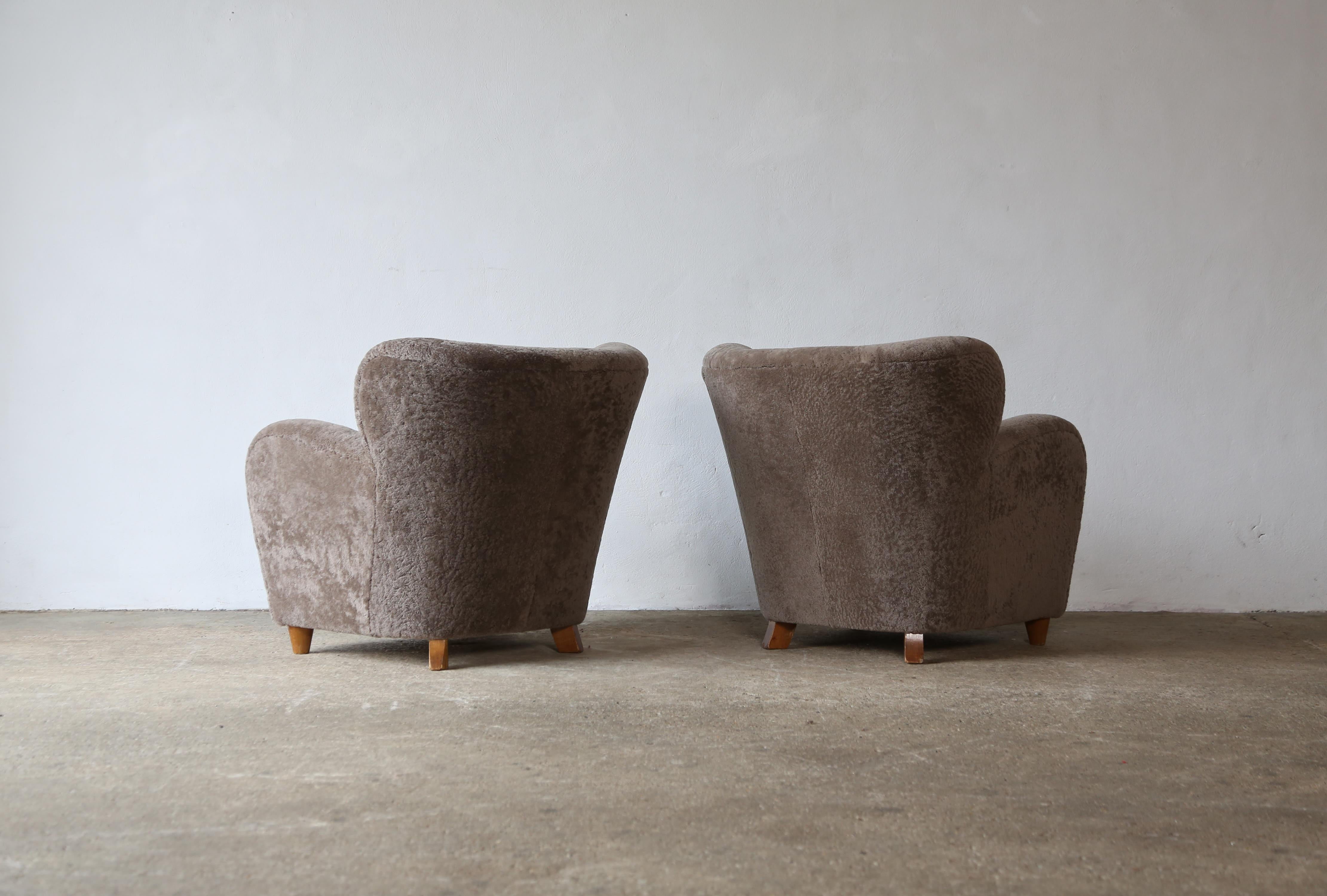 Pair of Lounge Chairs, Denmark, 1950s, Newly Upholstered in Sheepskin For Sale 1