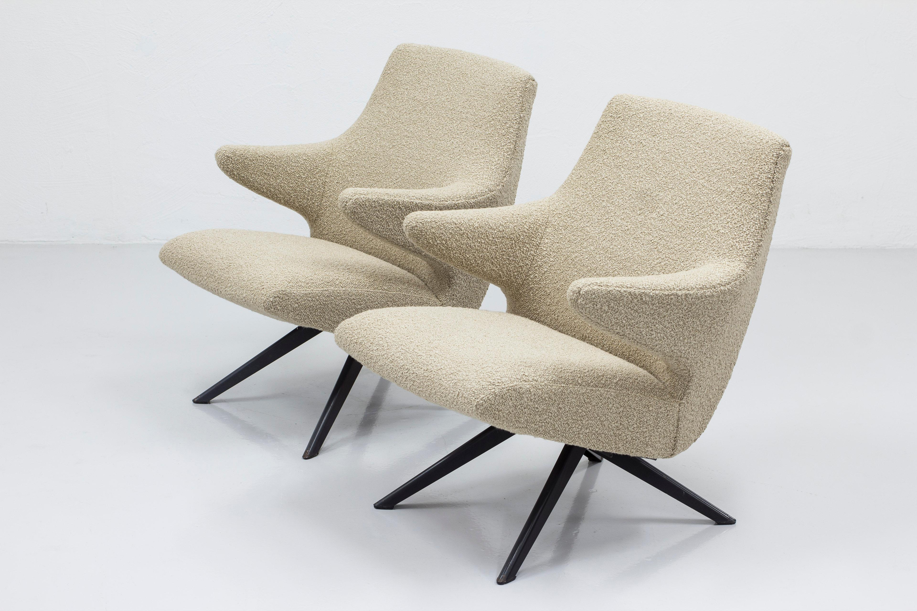 Very rare pair of lounge chairs designed by Bengt Ruda. produced by Nordiska Kompaniet during the early 1950s. Dark grey lacquered four pod steel base and organic spring and foam seats. Reupholstered with Krakorum bouclé fabric from Dedar. Very good