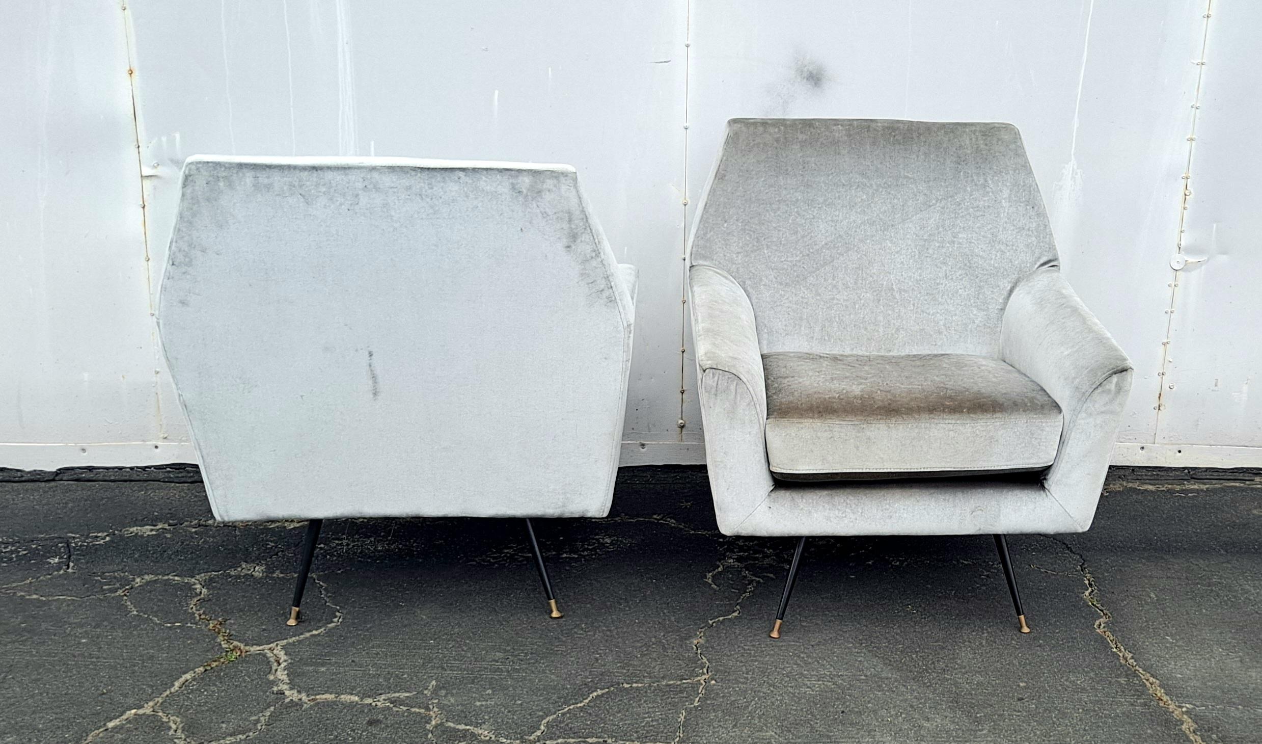 Paar Lounge-Stühle (amerikanisch) im Angebot