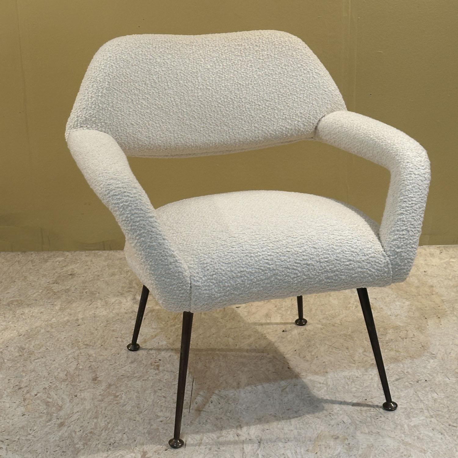 Pair of Lounge chairs Gastone Rinaldi Italy 1954 upholstered in Pierre Frey en Excelente estado para la venta en London, GB