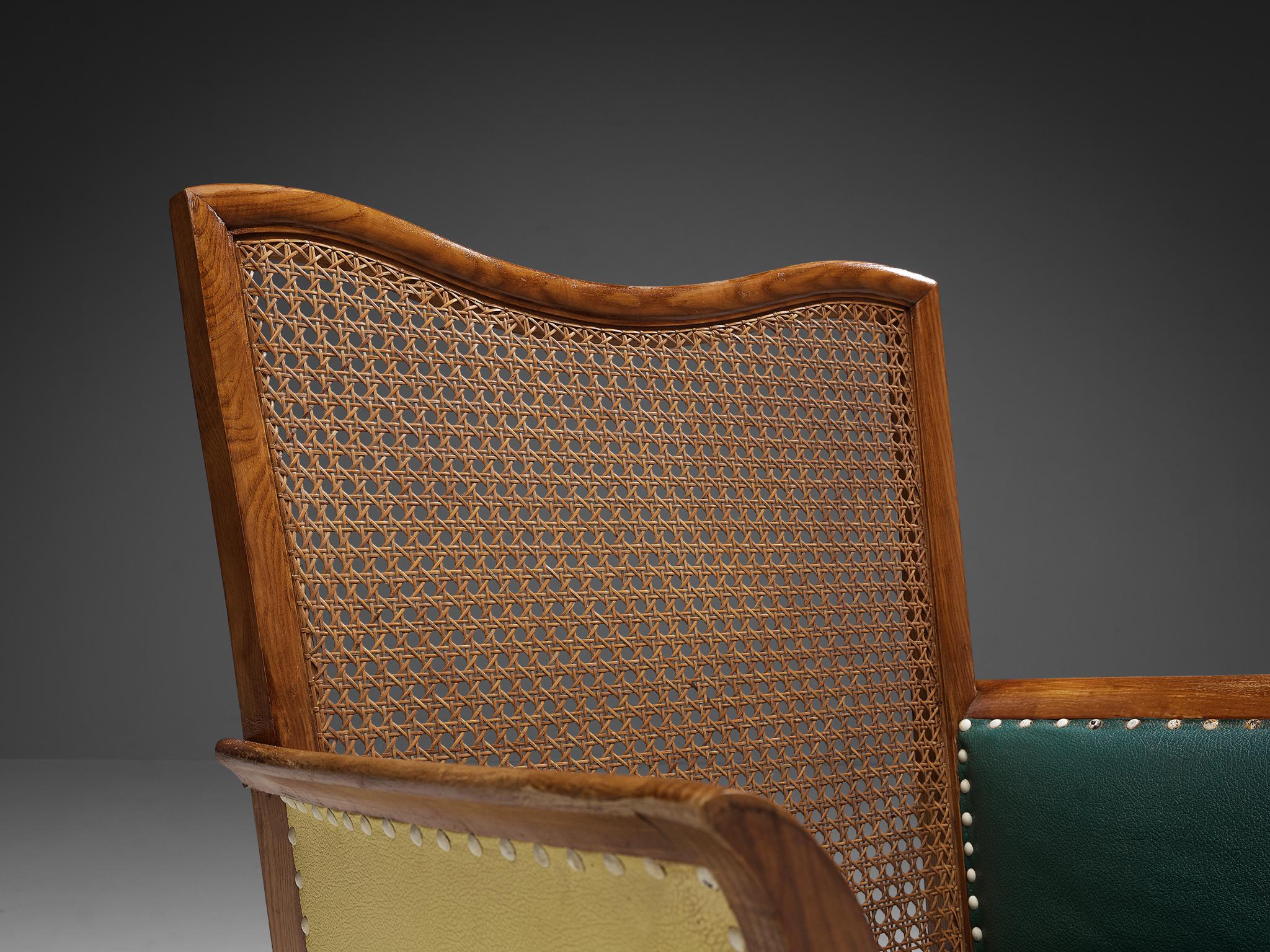 Milieu du XXe siècle Paire de chaises longues espagnoles en frêne et rotin en vente