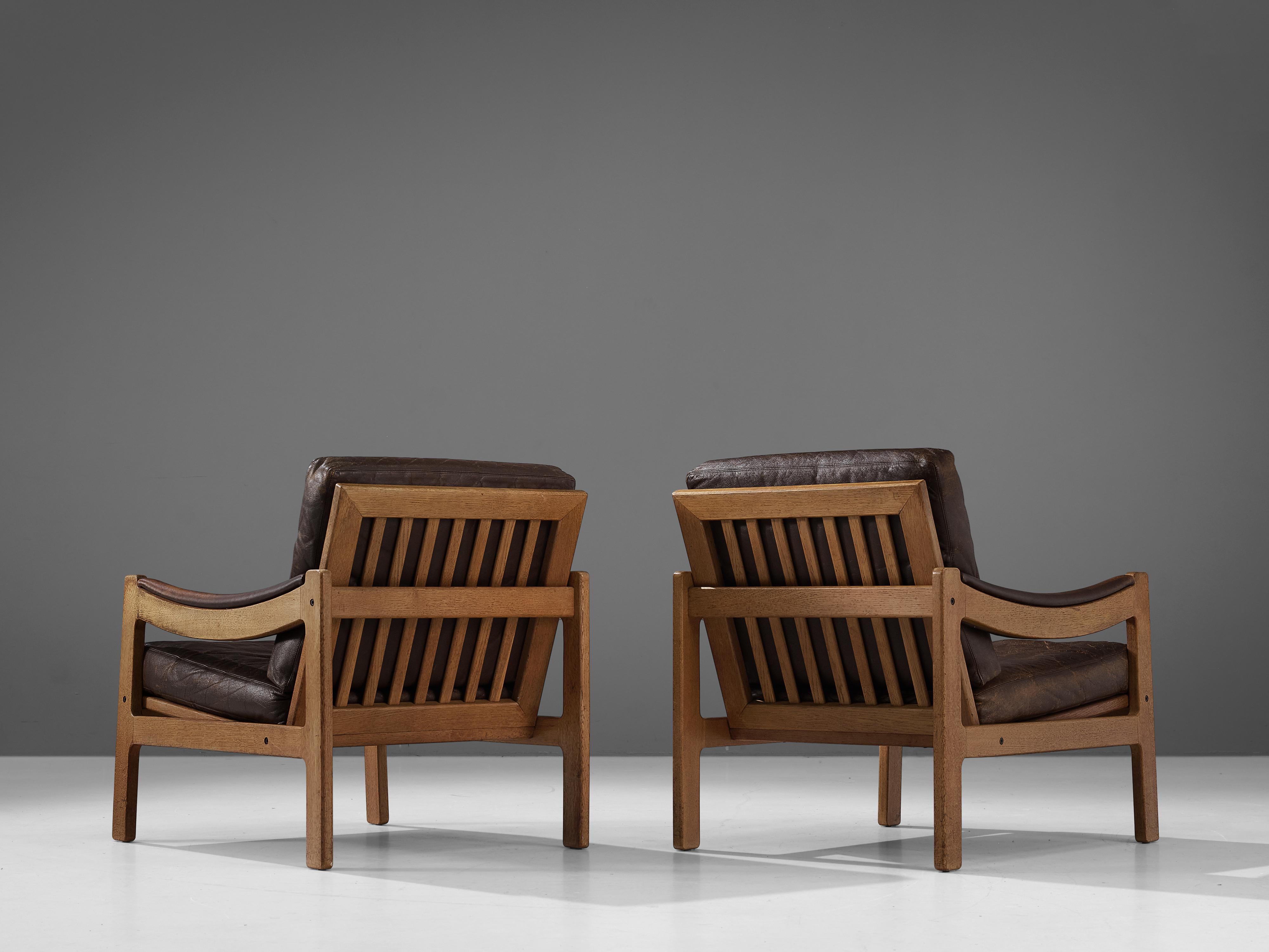 Danish Pair of Lounge Chairs in Brown Leather and Oak  For Sale 5