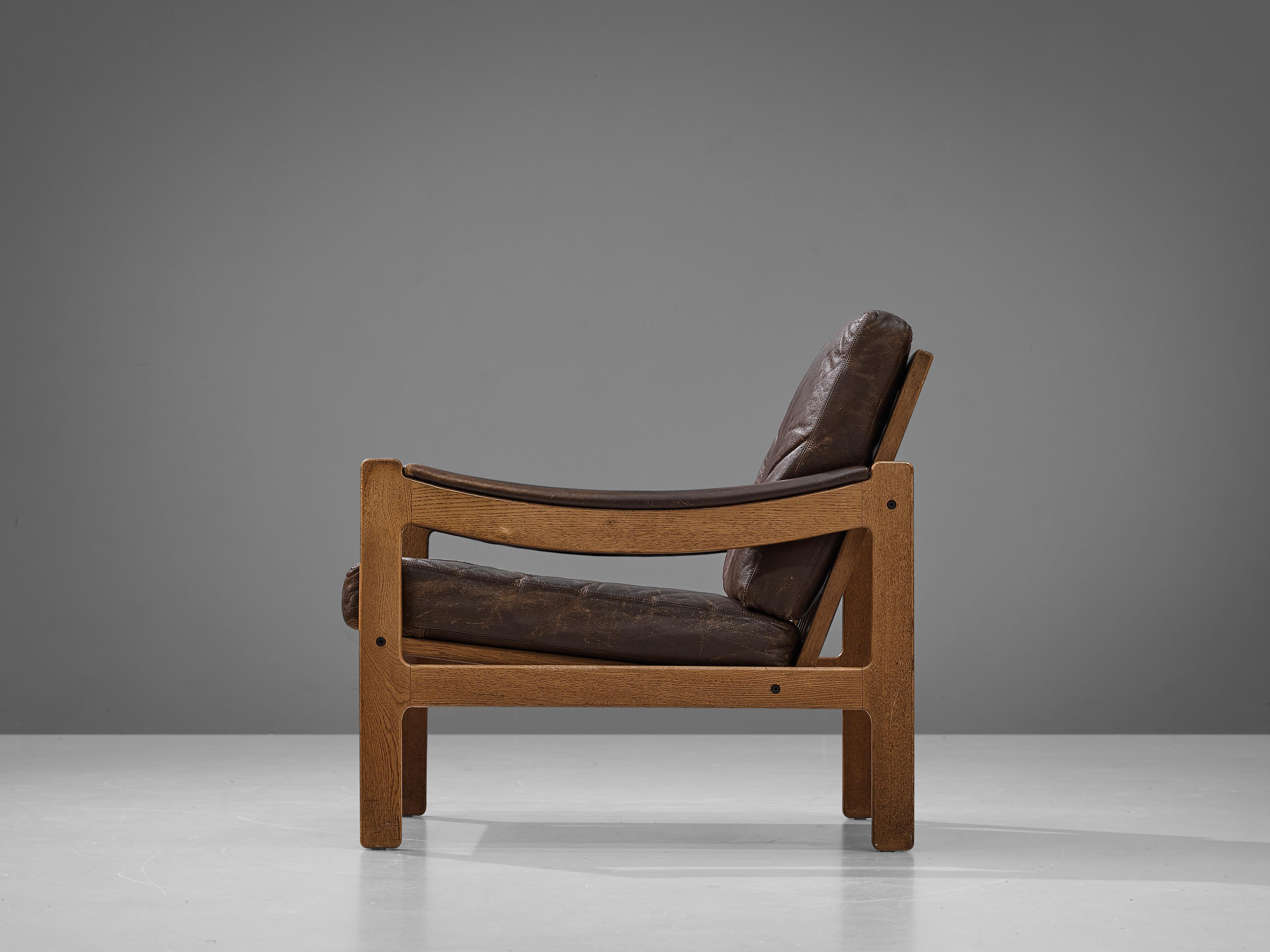 Late 20th Century Danish Pair of Lounge Chairs in Brown Leather and Oak  For Sale
