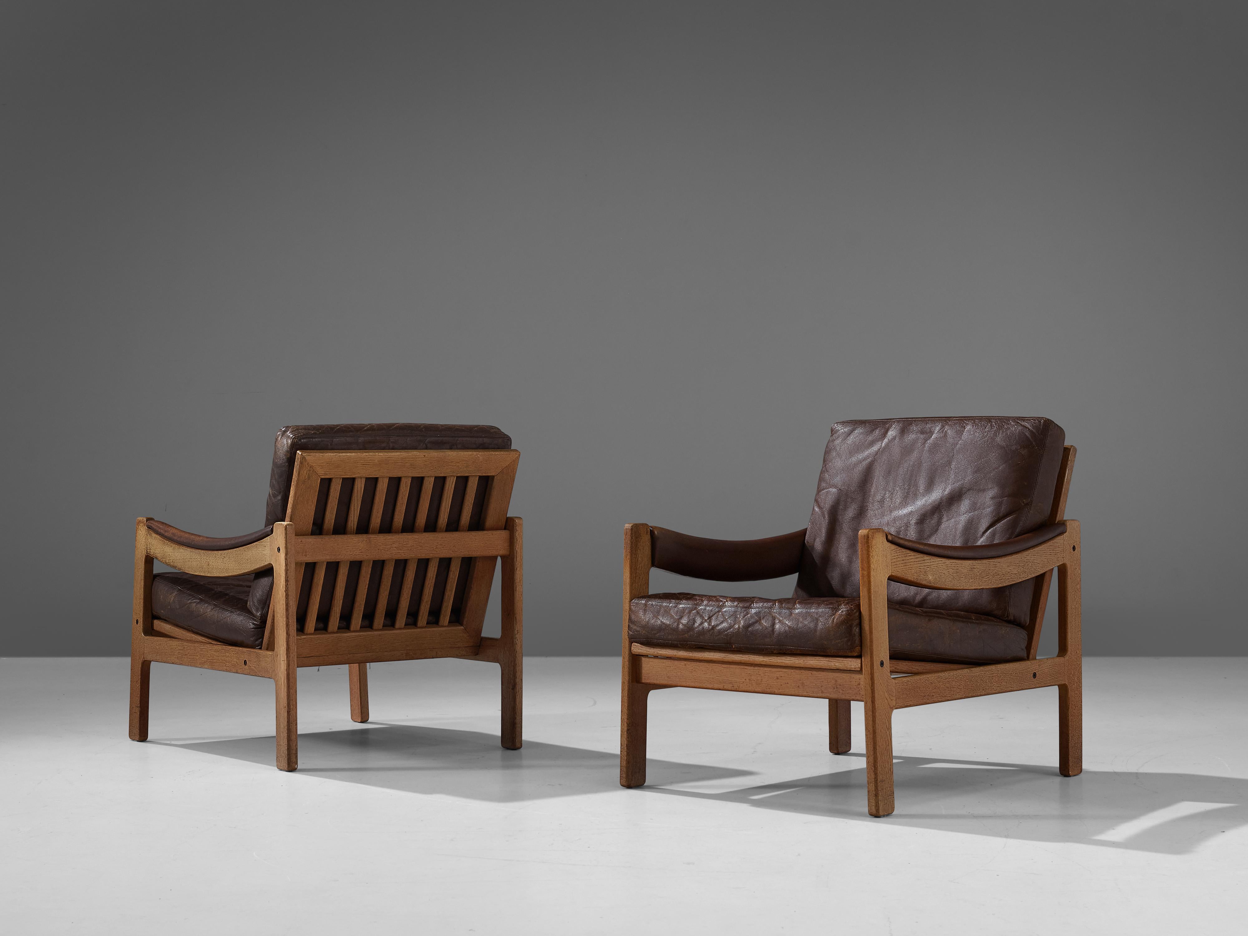 Danish Pair of Lounge Chairs in Brown Leather and Oak  For Sale 1