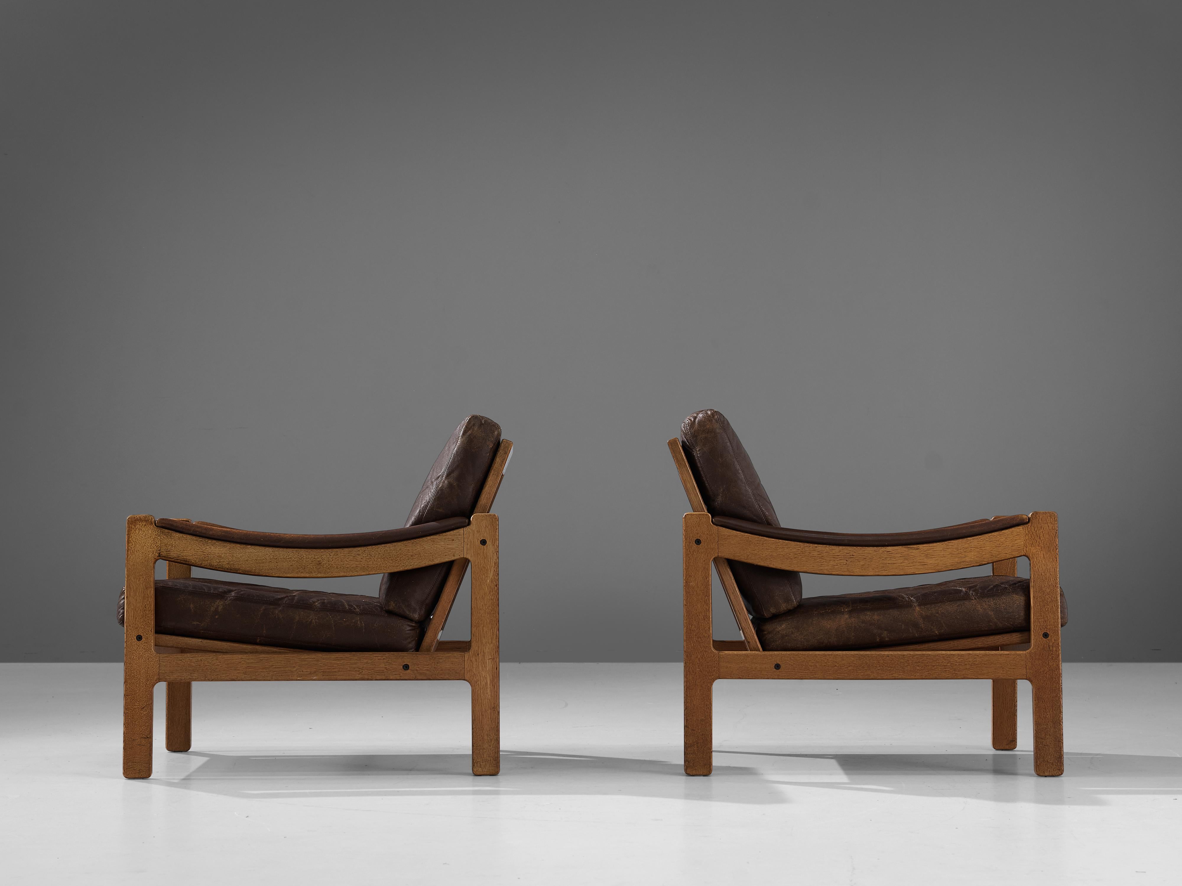 Danish Pair of Lounge Chairs in Brown Leather and Oak  For Sale 3