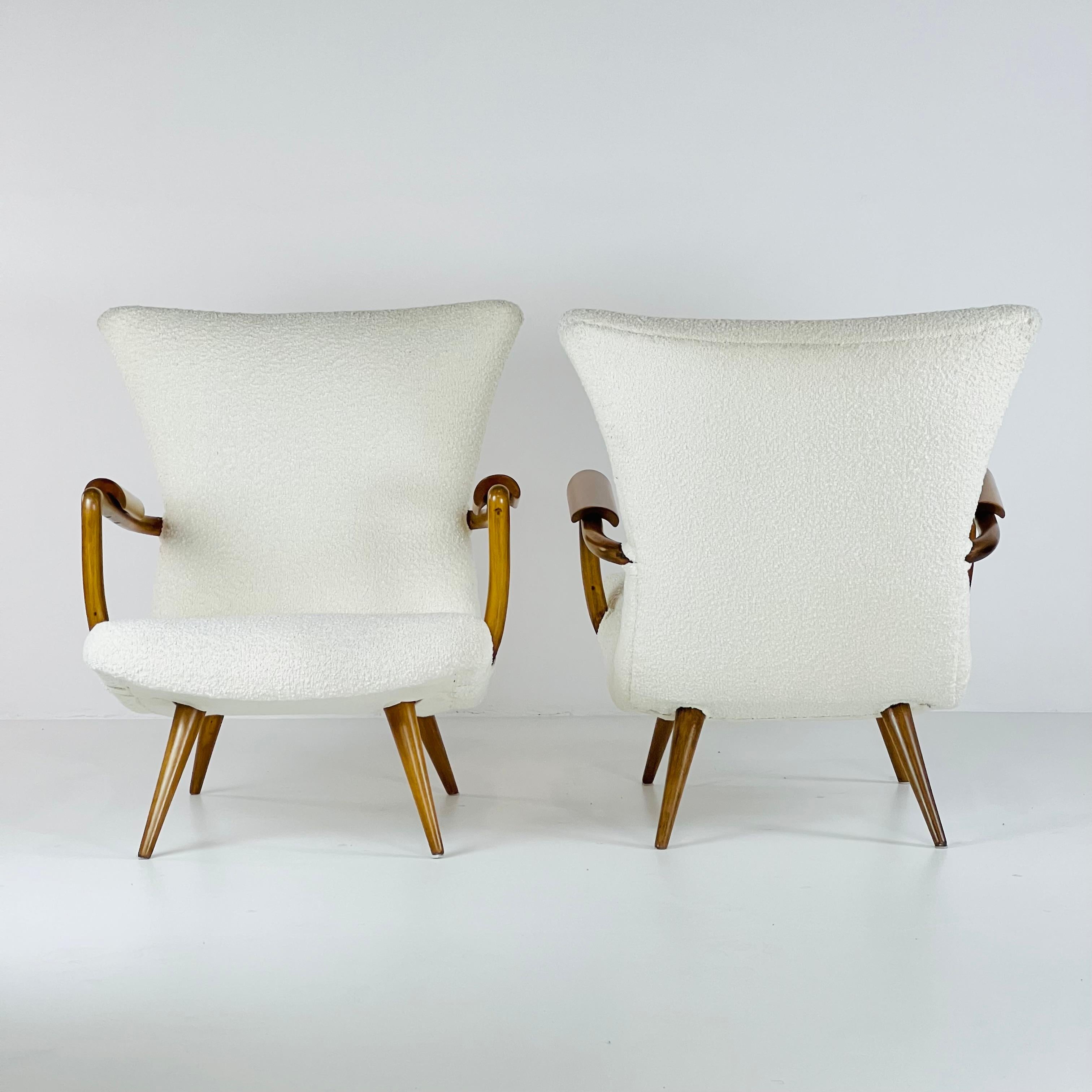  This beautiful pair of lounge chairs designed in the 50s its a great example of Scapinelli's style. The structures made in Caviúna wood and the curved lines showcase the best characteristics and craftsmanship of the designer. 
 They're both in