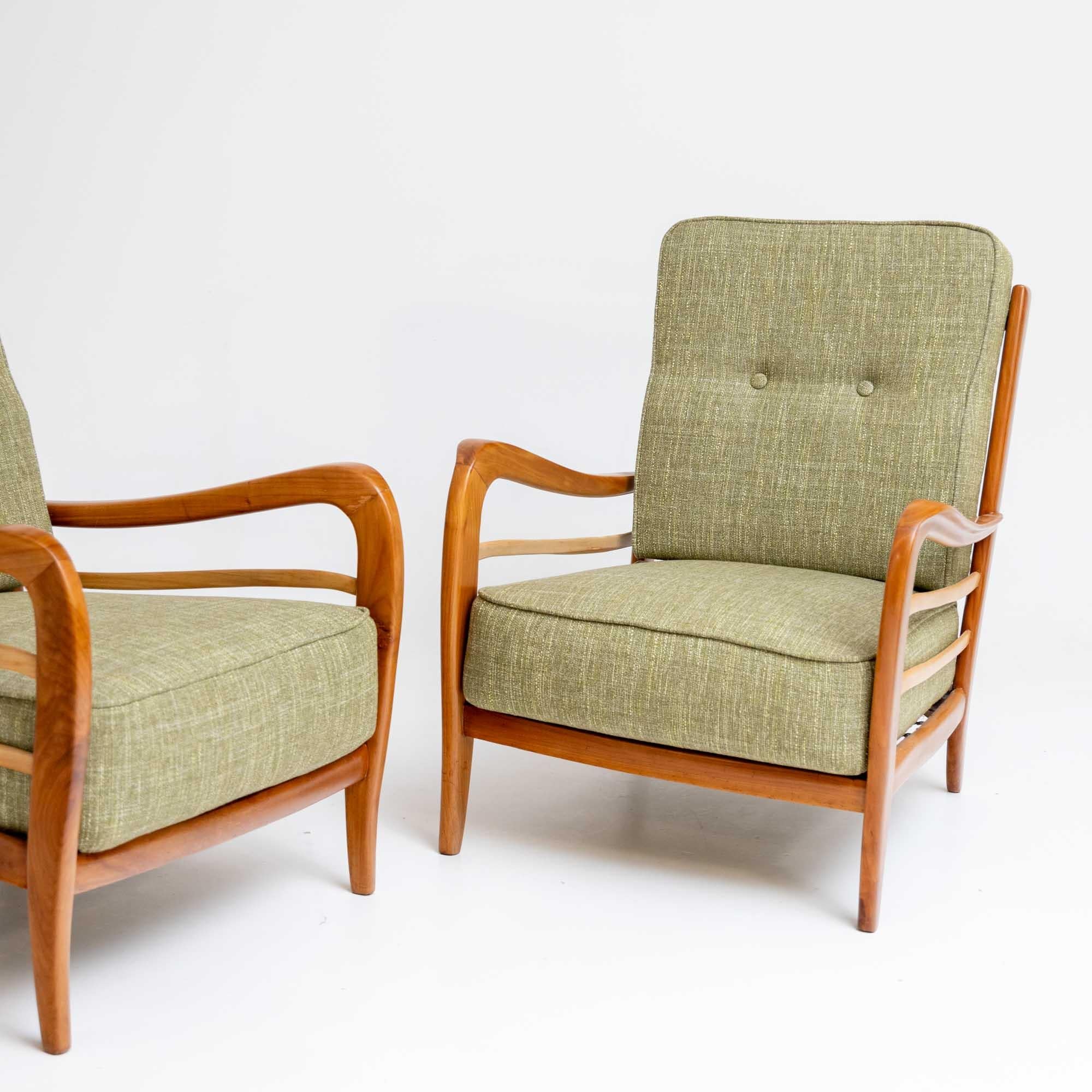 Pair of Lounge Chairs in Cherry, green Upholstery attr. Paolo Buffa, Italy 1950s In Excellent Condition For Sale In Greding, DE