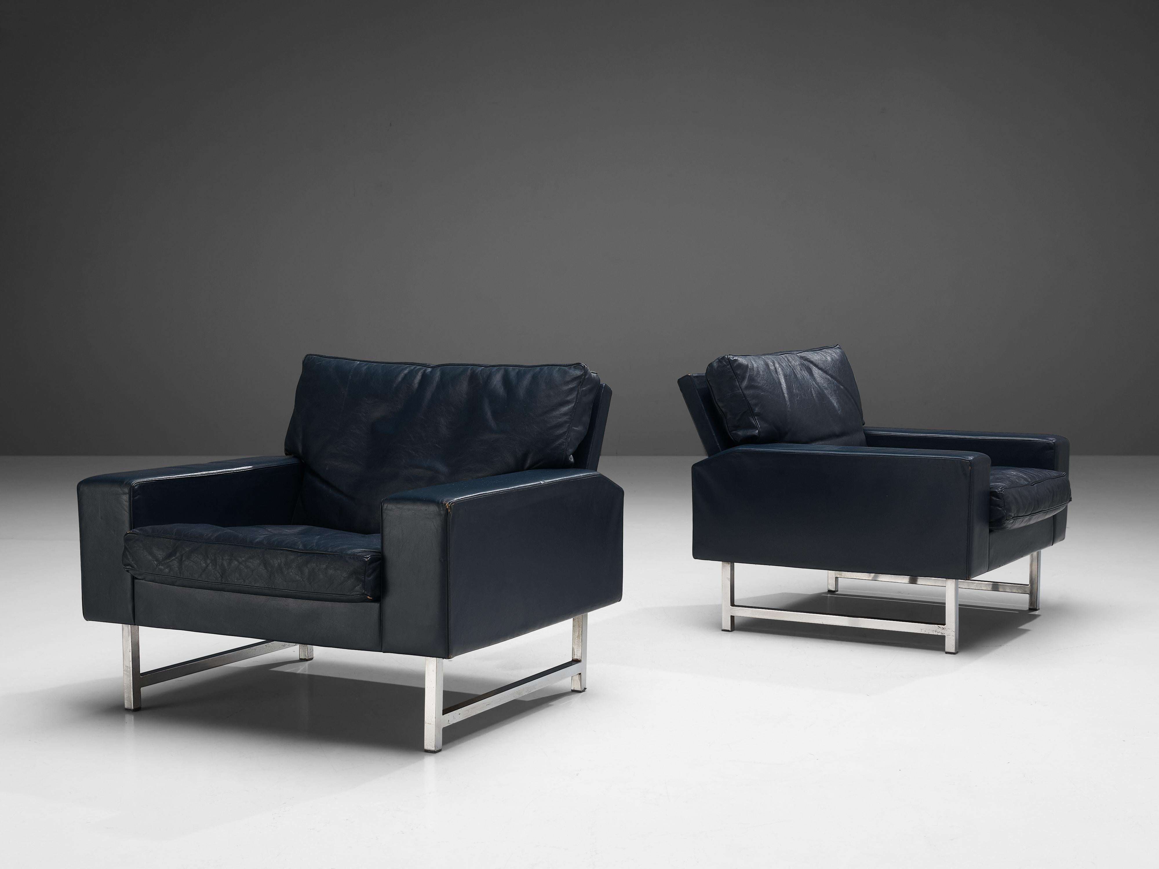 Late 20th Century Scandinavian Pair of Lounge Chairs in Deep Blue Leather For Sale
