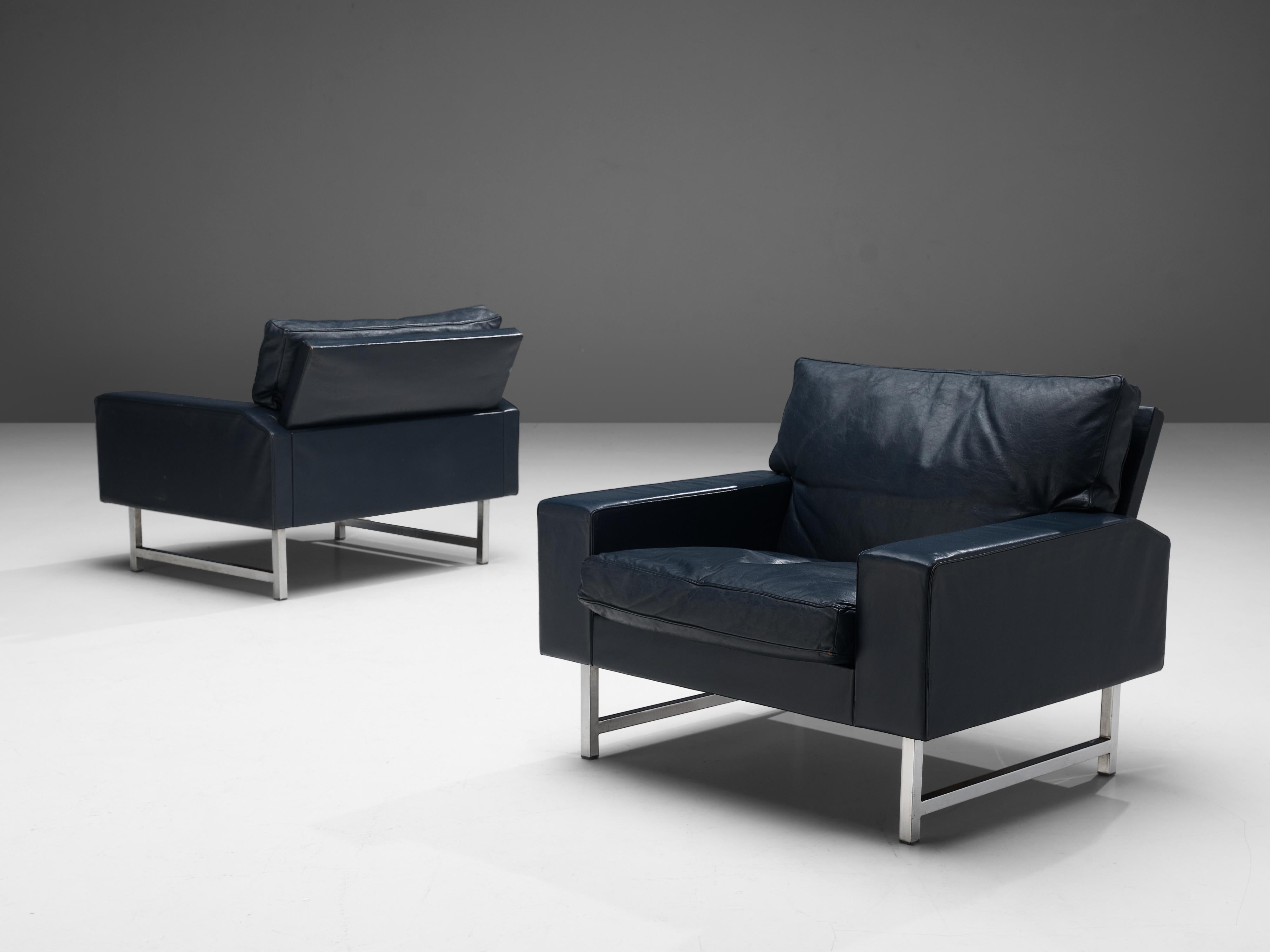Scandinavian Pair of Lounge Chairs in Deep Blue Leather For Sale 2