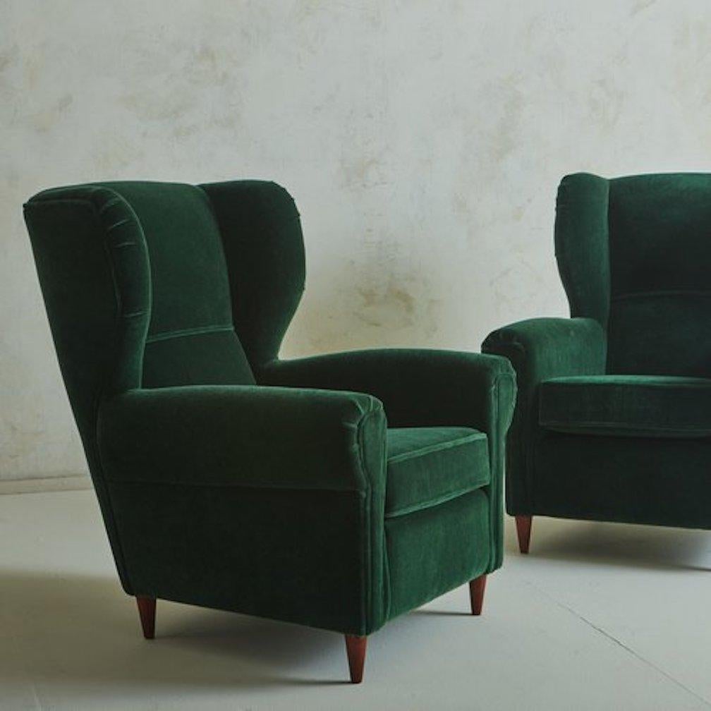 Italian Pair of Lounge Chairs in Emerald Velvet in the Style of Paolo Buffa, Italy 1960s