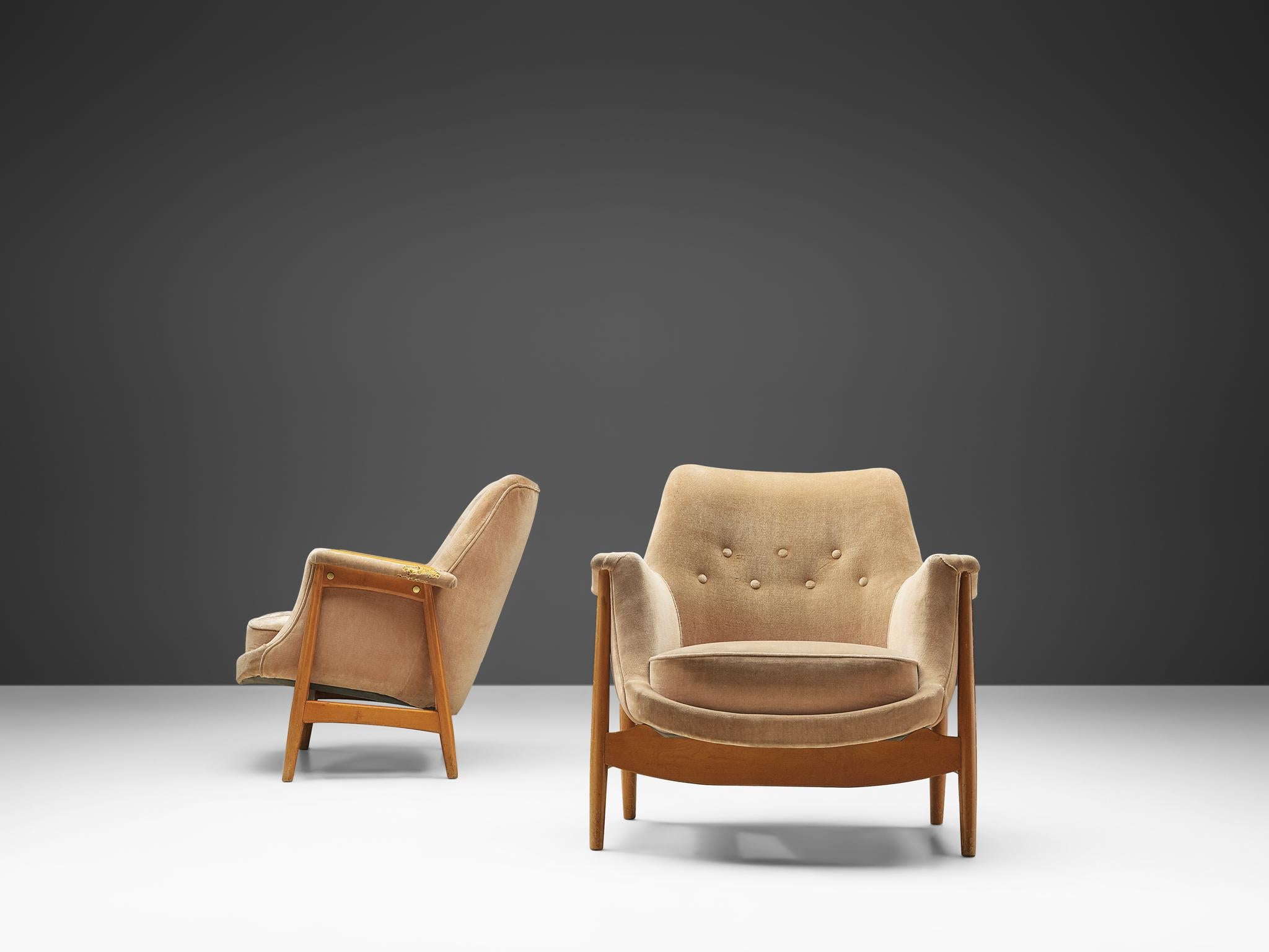 Mid-Century Pair of Lounge Chairs in Beige Velvet 4