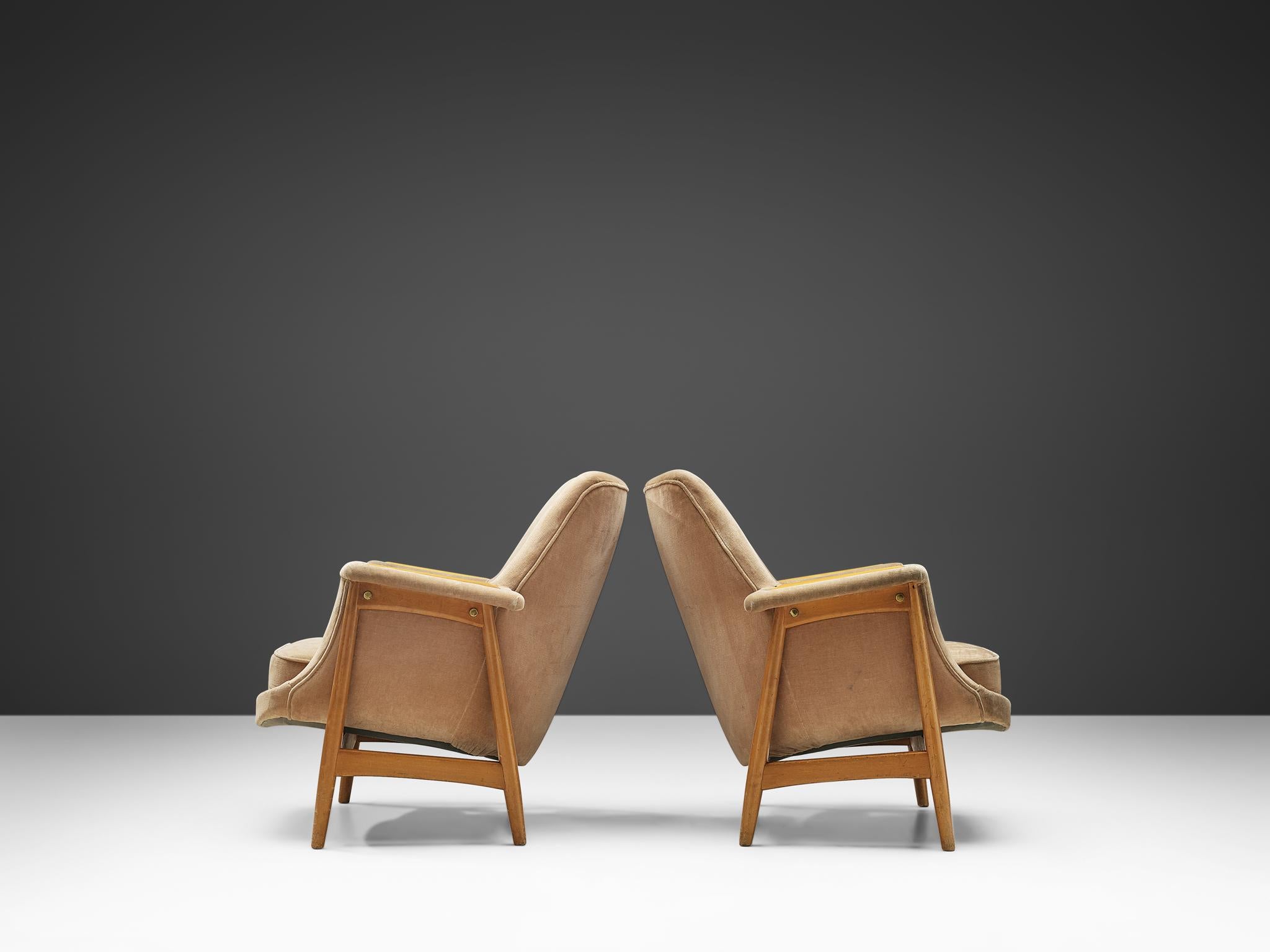 European Mid-Century Pair of Lounge Chairs in Beige Velvet