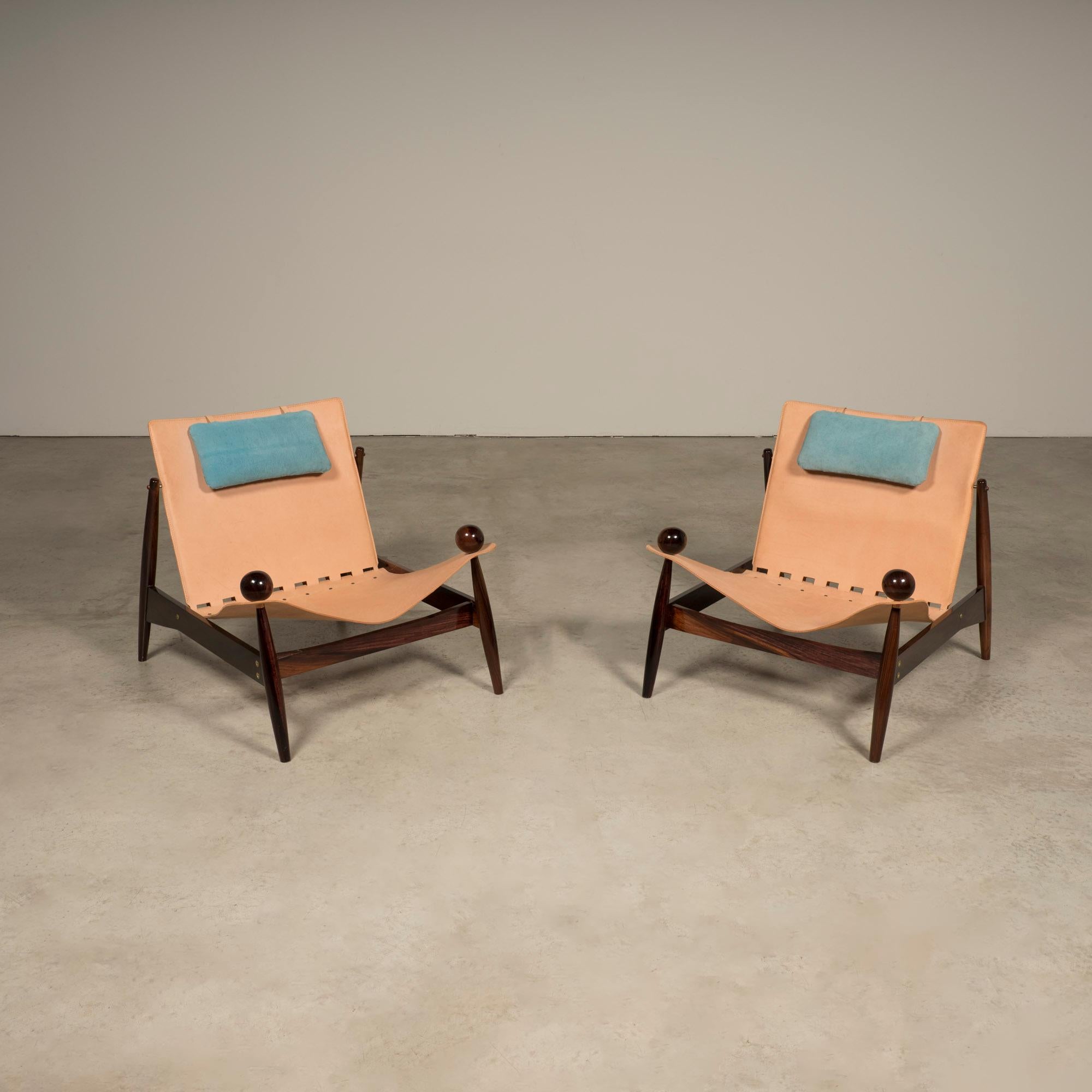 This pair of mid-century lounge chairs, designed by the esteemed Brazilian design manufacturer Liceu de Artes e Ofícios, is a stunning representation of the innovative and refined craftsmanship that defines the era. Liceu de Artes e Ofícios,