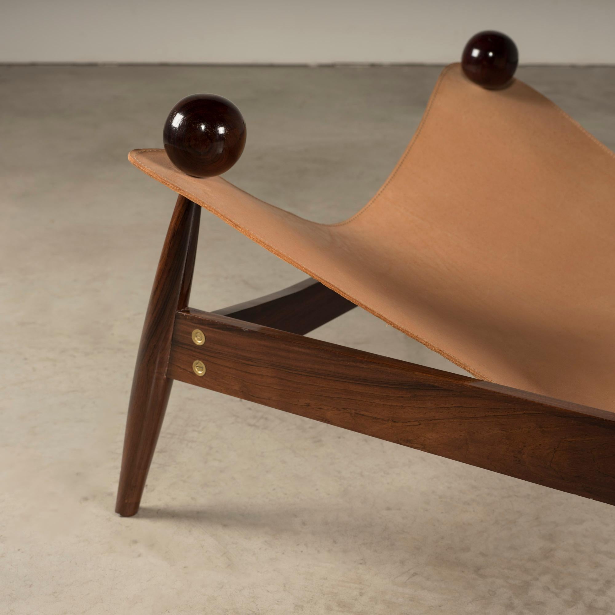 Mid-Century Modern Pair of Lounge Chairs in Hardwood and Leather, Brazilian Mid-century Modern For Sale