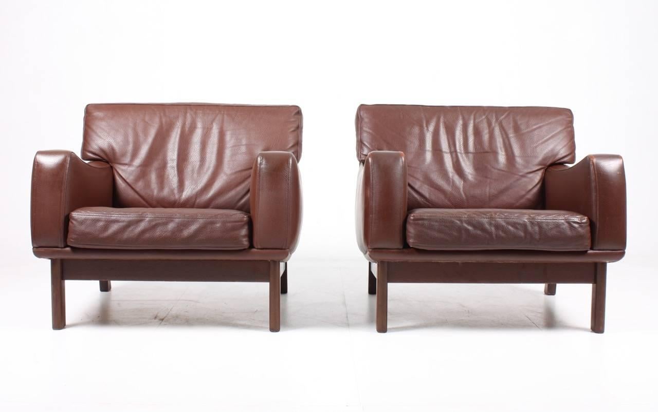 Pair of great looking lounge chairs in patinated leather. Designed and made by Eran. Made in Denmark in the 1970s.