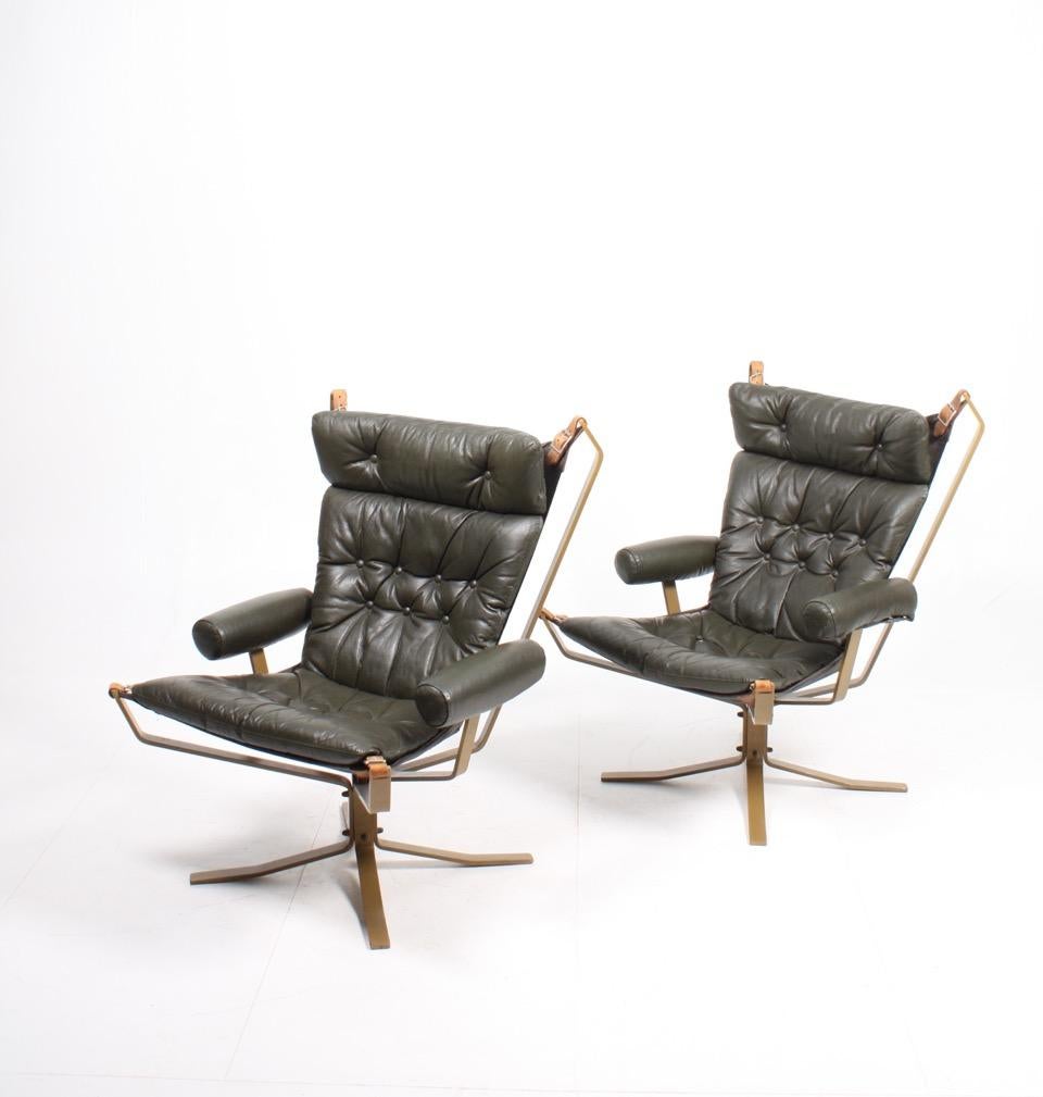 Pair of Lounge Chairs in Leather In Good Condition In Lejre, DK