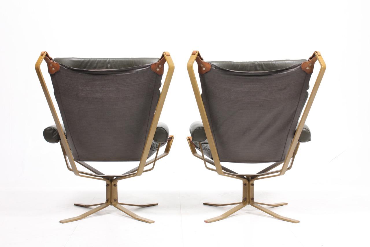Pair of Lounge Chairs in Leather 1