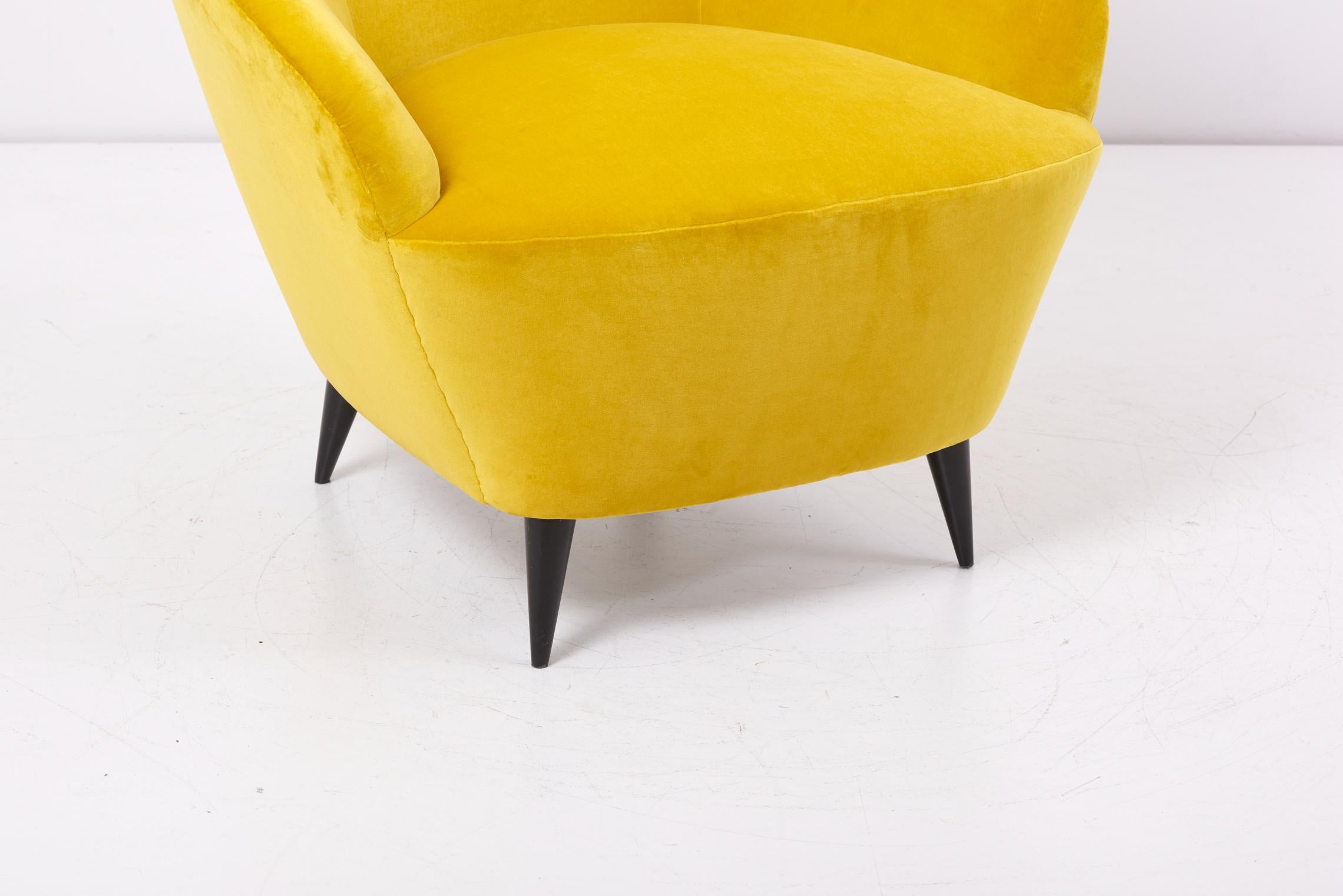 Paire de fauteuils de salon jaunes en velours de coton neuf, Italie, années 1950 en vente 6