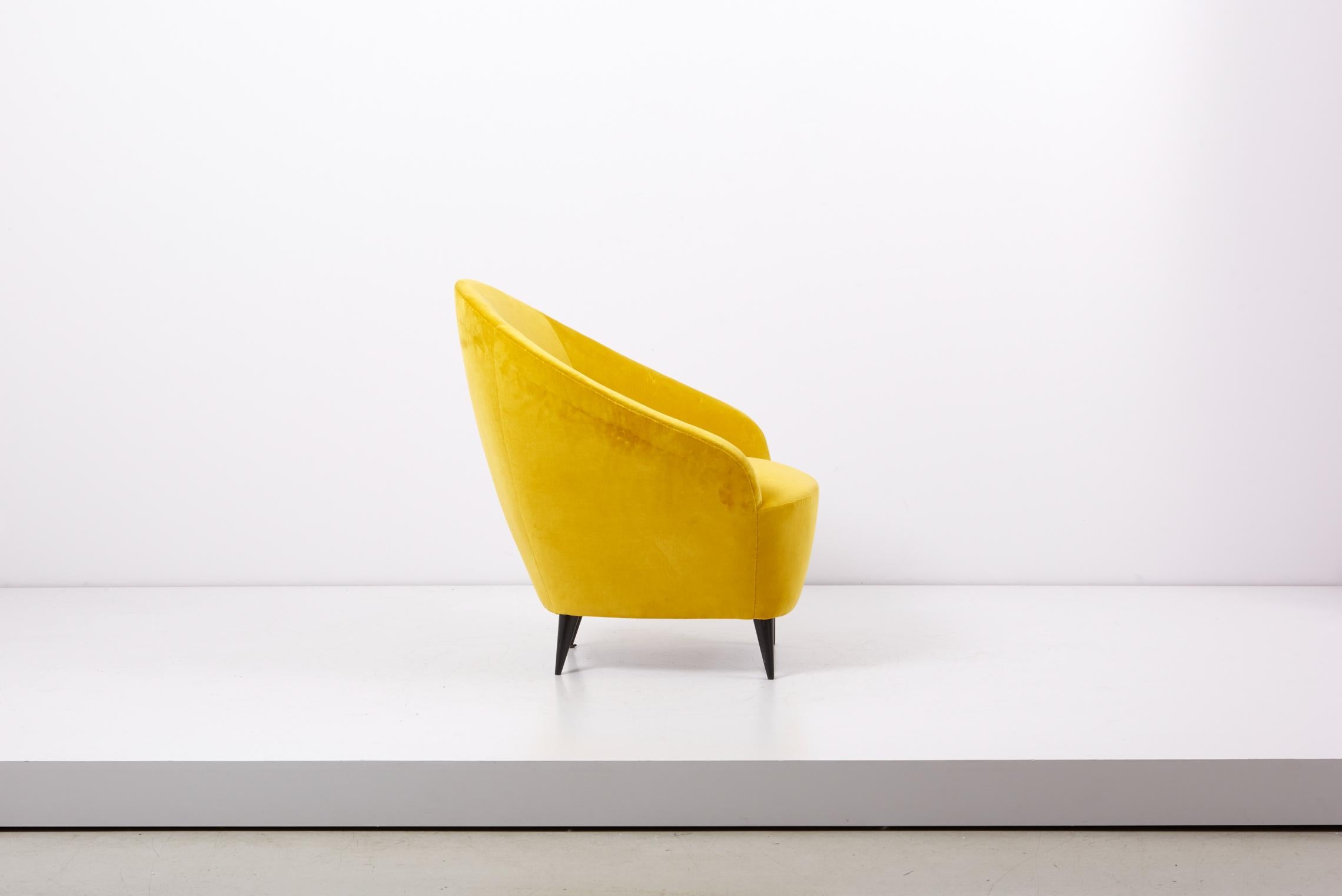 Paire de fauteuils de salon jaunes en velours de coton neuf, Italie, années 1950 Bon état - En vente à Berlin, DE