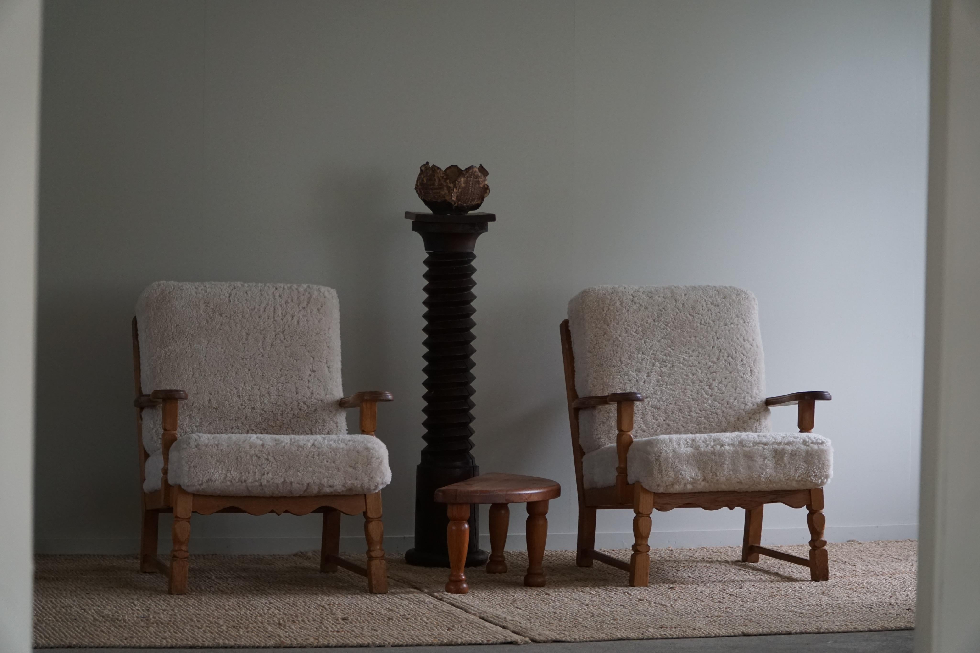 Mid-Century Modern Pair of Lounge Chairs in Oak and Lambswool, Henning Kjærnulf Style, 1960s