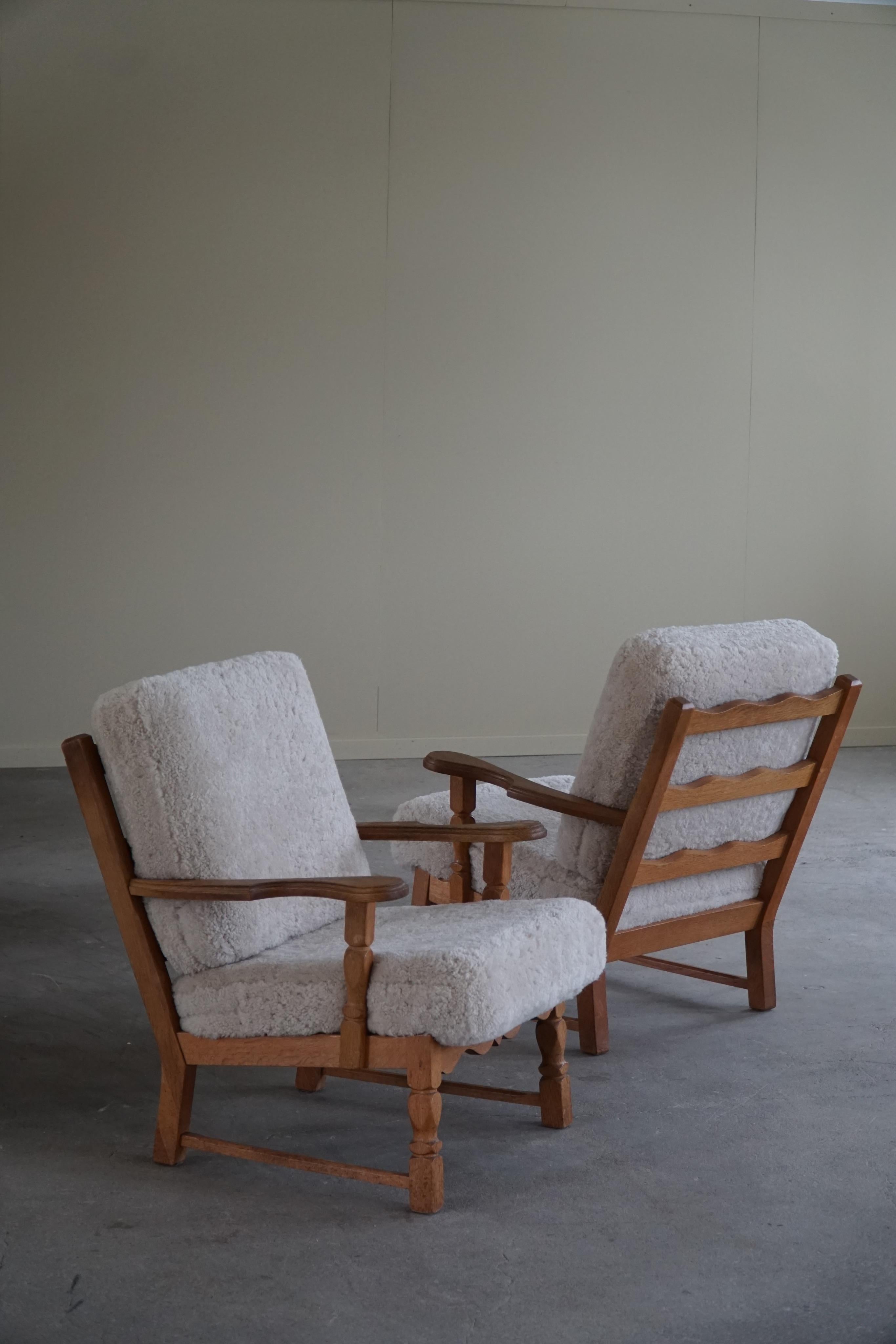 20th Century Pair of Lounge Chairs in Oak and Lambswool, Henning Kjærnulf Style, 1960s