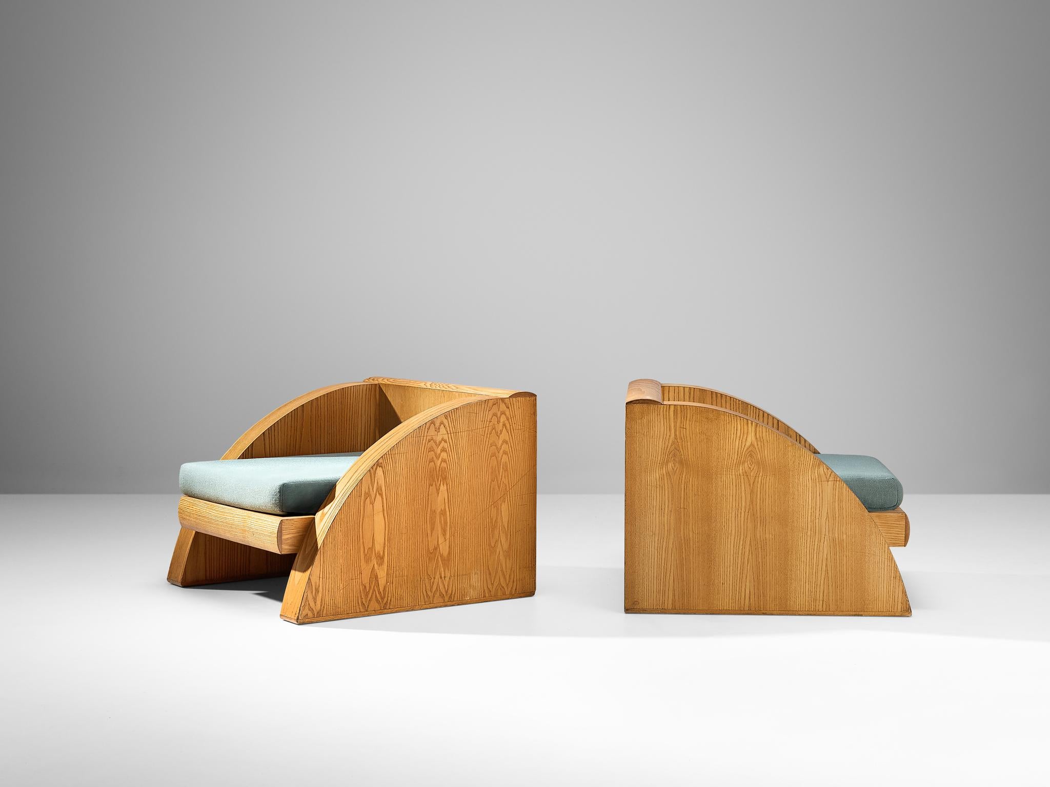 Pair of Lounge Chairs in Oak 2
