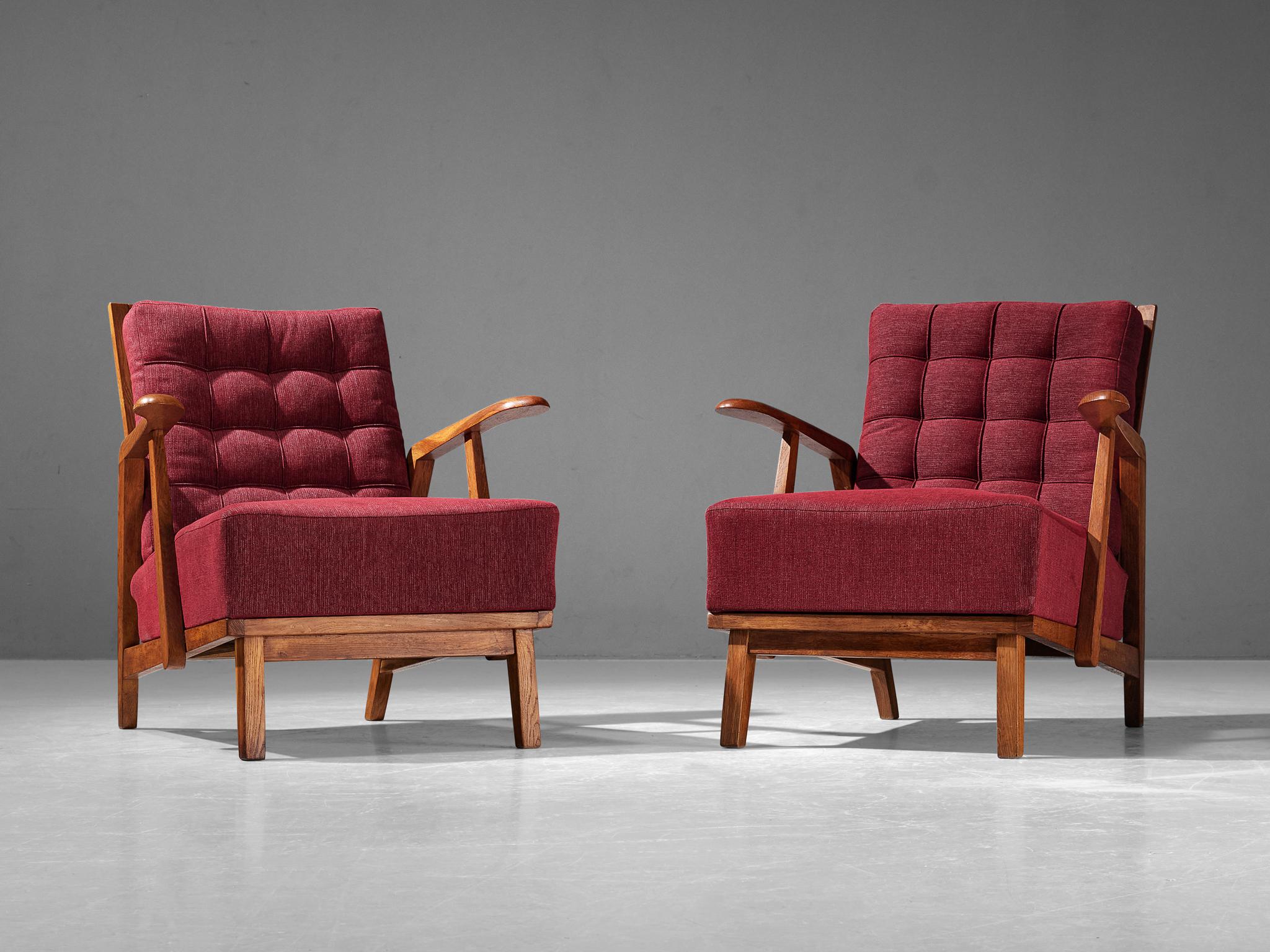 Mid-Century Modern Pair of Lounge Chairs in Oak With Slatted Backs in Red Upholstery  For Sale