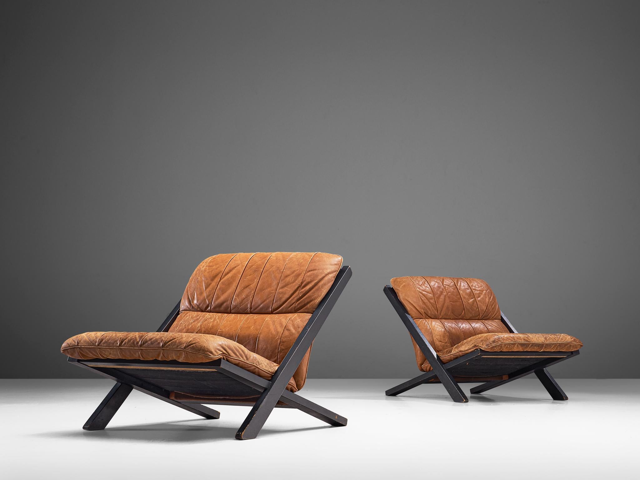 Ueli Berger for De Sede, pair of lounge chairs, wood and leather, Switzerland, 1970s.

High back lounge chairs by de Swiss quality manufacturer De Sede. The X-shaped frame consists of white lacquered wood. This makes an interesting contrast to the