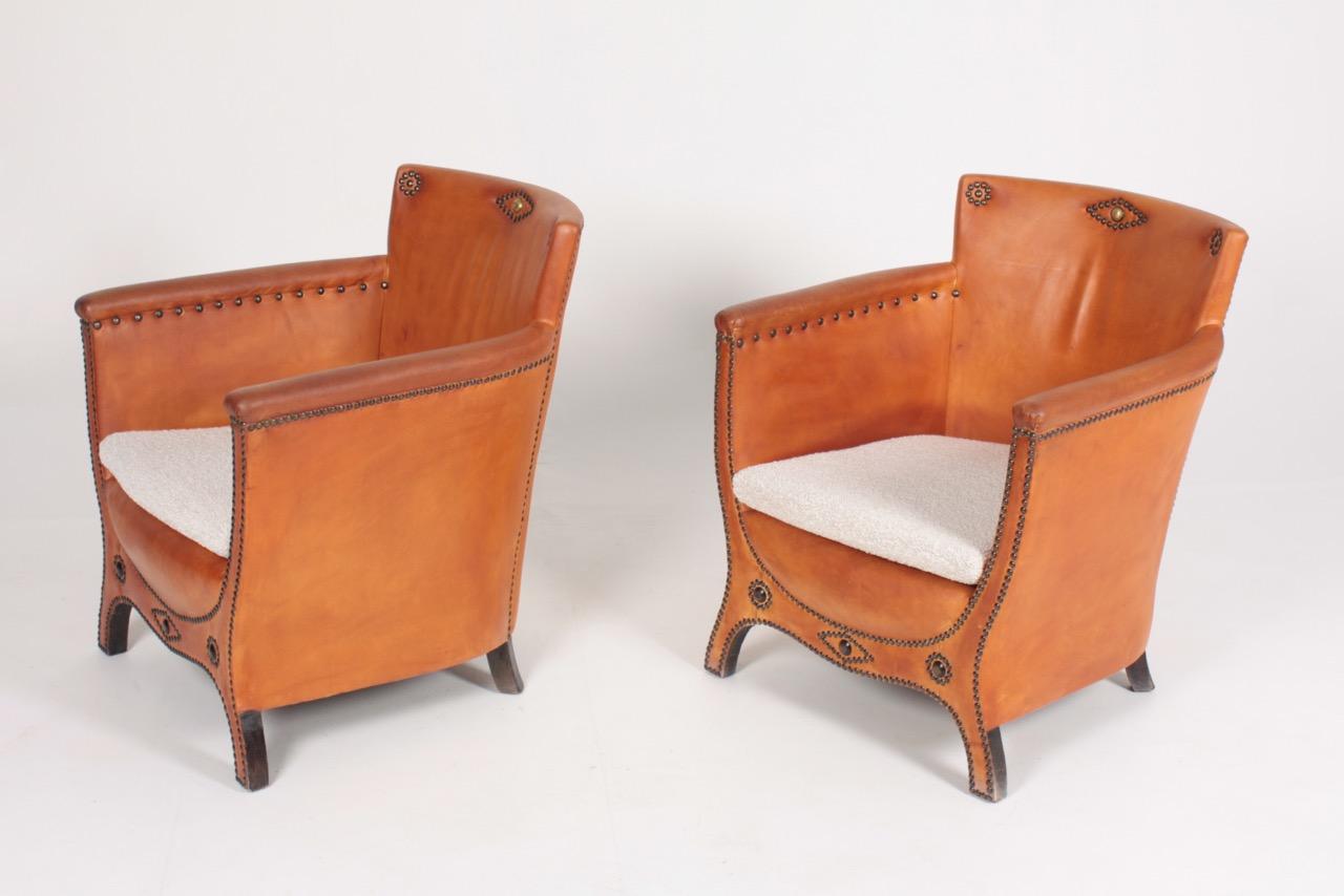 Pair of Lounge Chairs in Patinated Leather and Boucle Designed by Otto Schulz 3