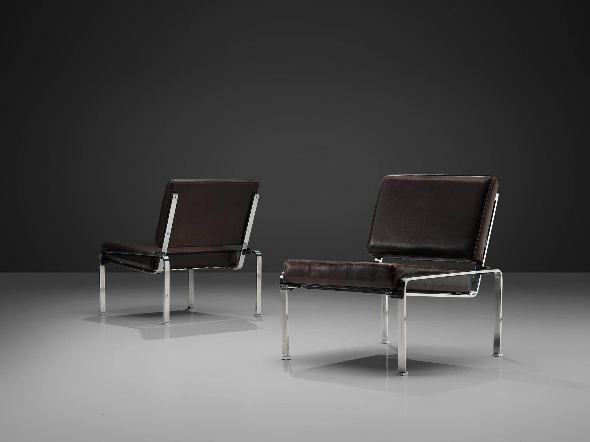 Mid-Century Modern Pair of Lounge Chairs in Patinated Leather and Steel Frame