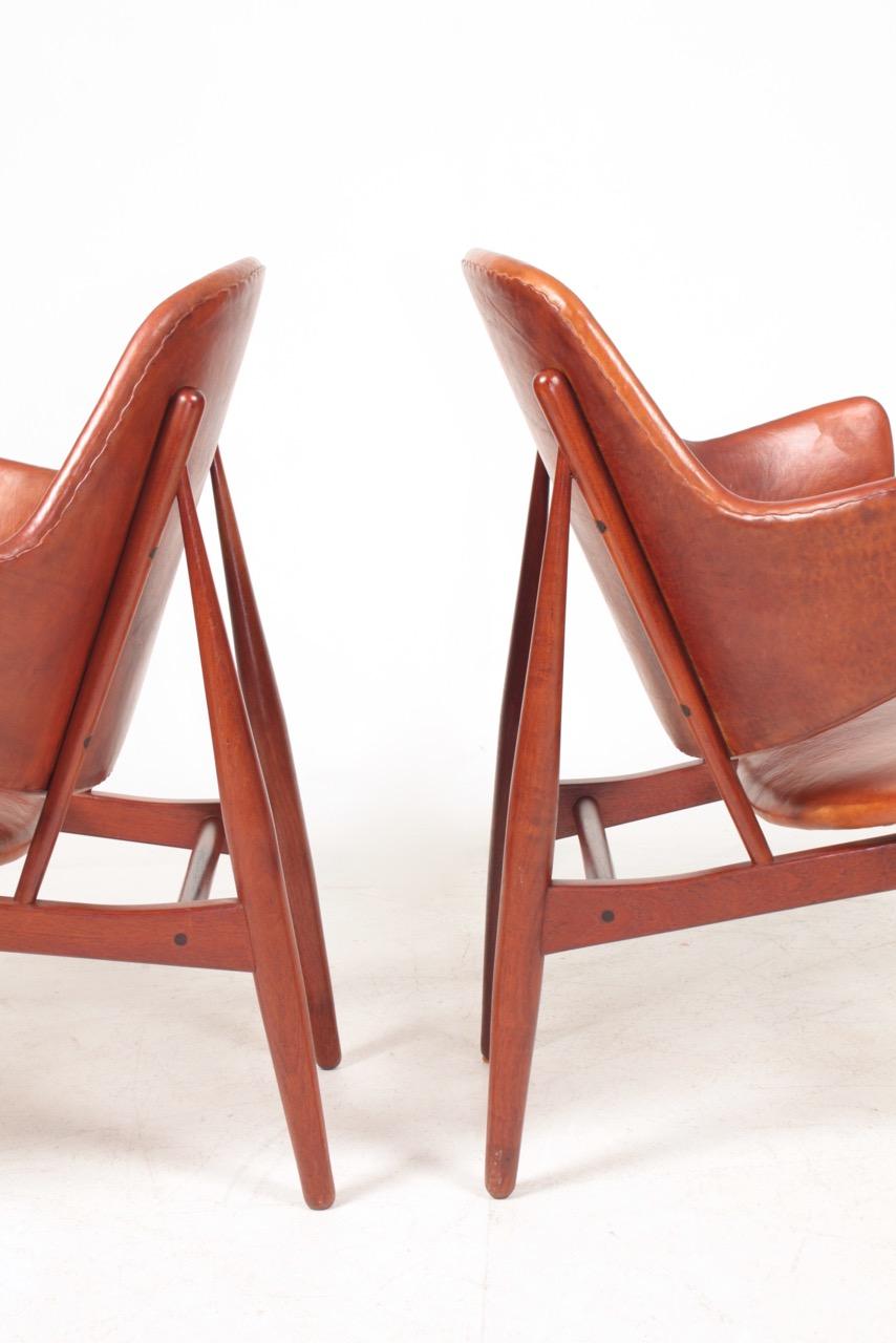 Scandinavian Modern Pair of Lounge Chairs in Patinated Leather by Ib Kofod Larsen, 1950s